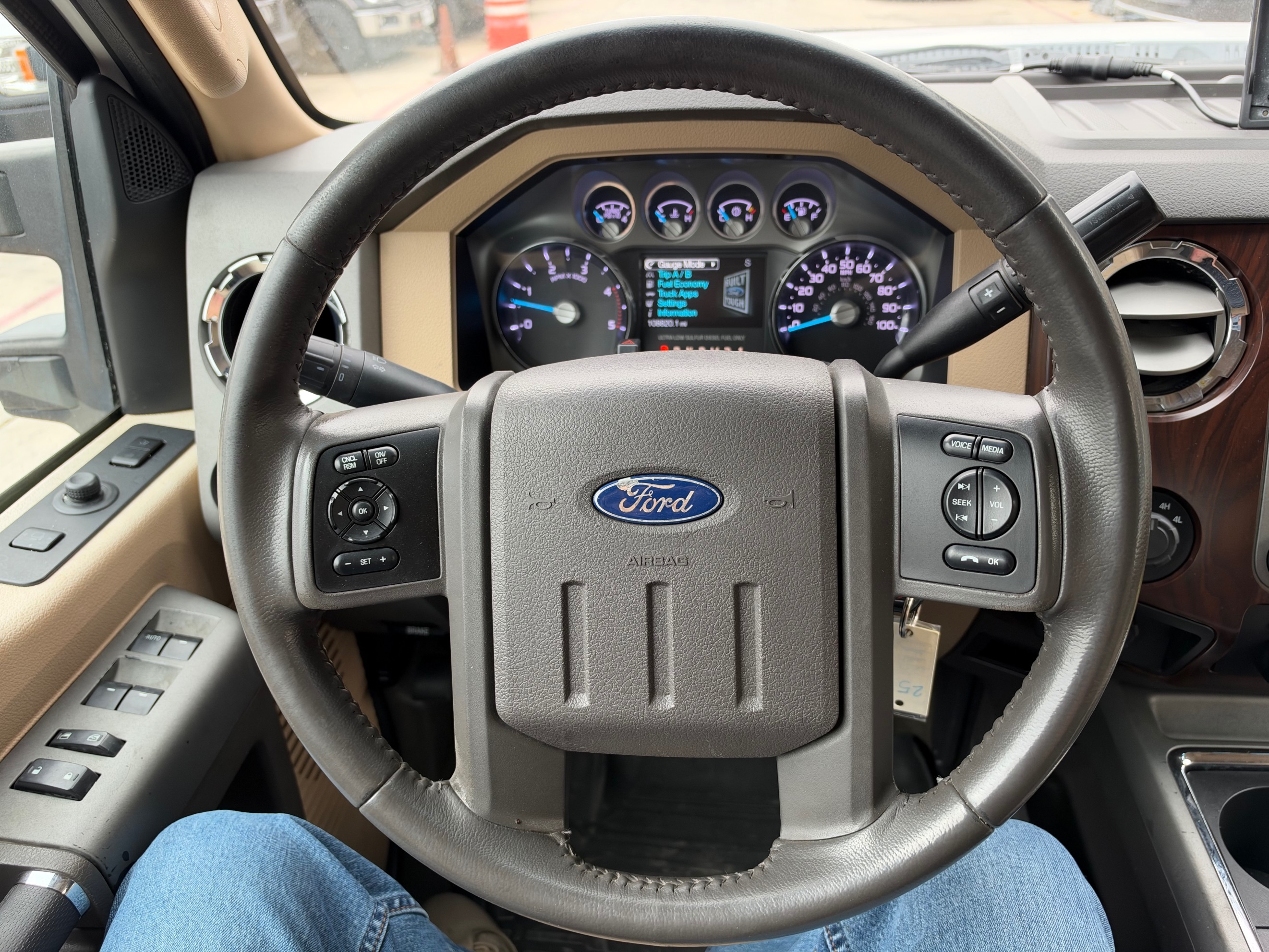 Photo 17 of this Ford Super Duty F-550 DRW