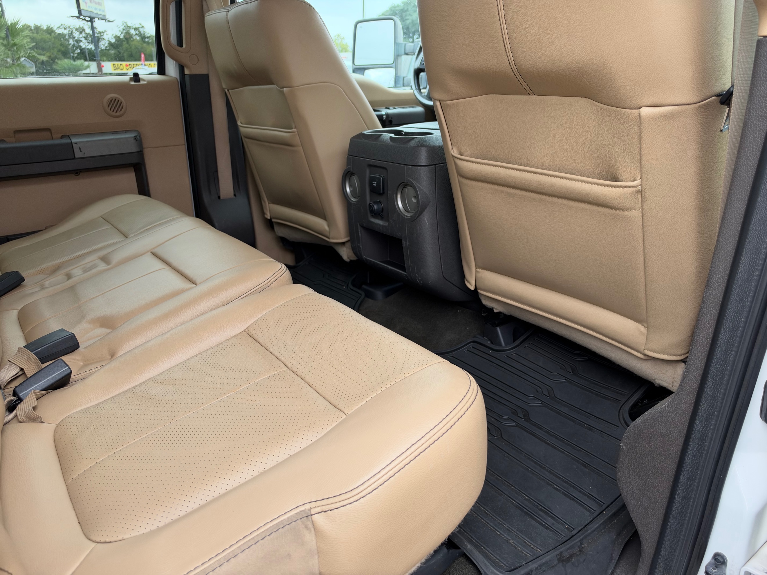 Photo 28 of this Ford Super Duty F-550 DRW