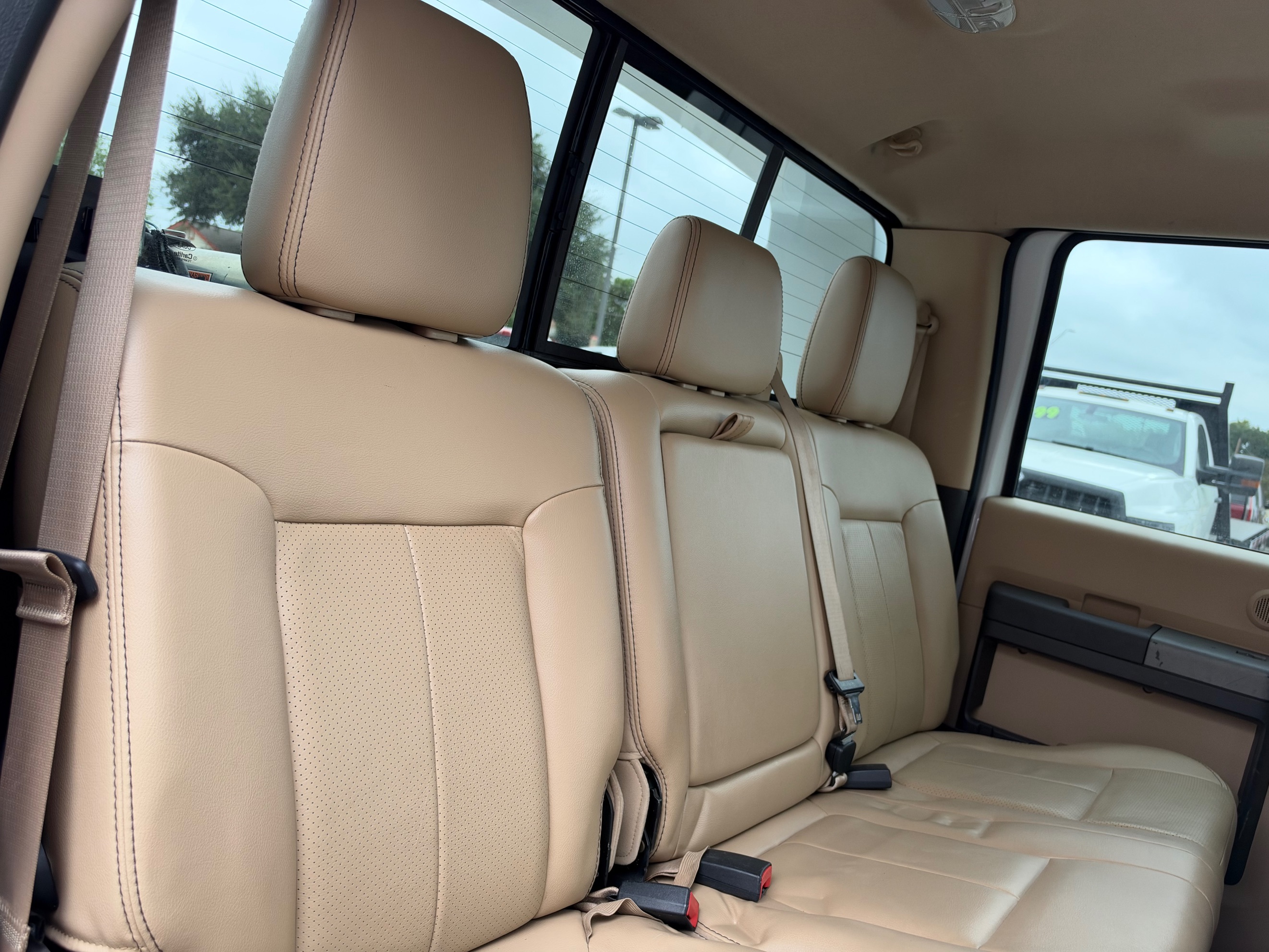 Photo 29 of this Ford Super Duty F-550 DRW