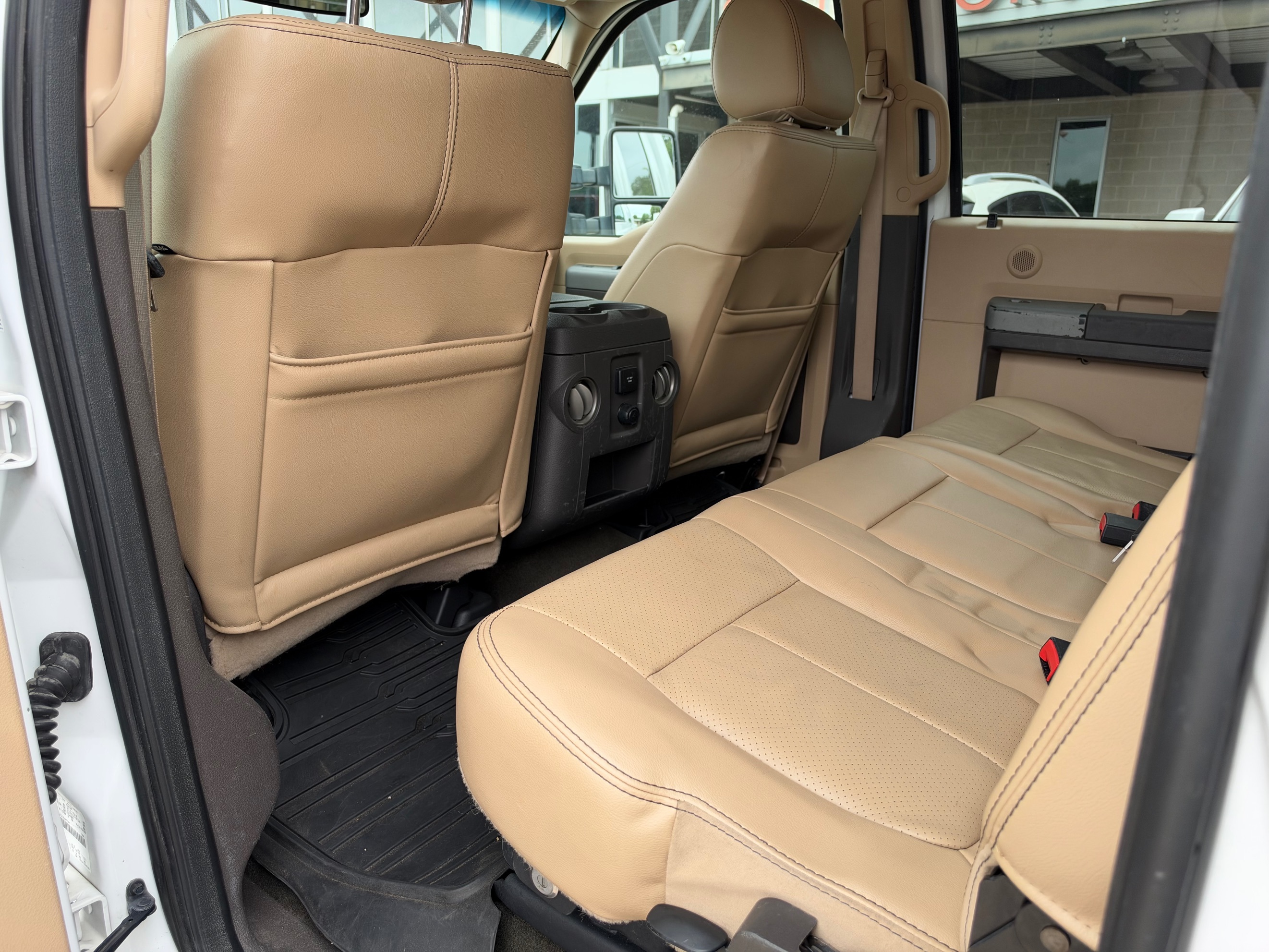 Photo 31 of this Ford Super Duty F-550 DRW