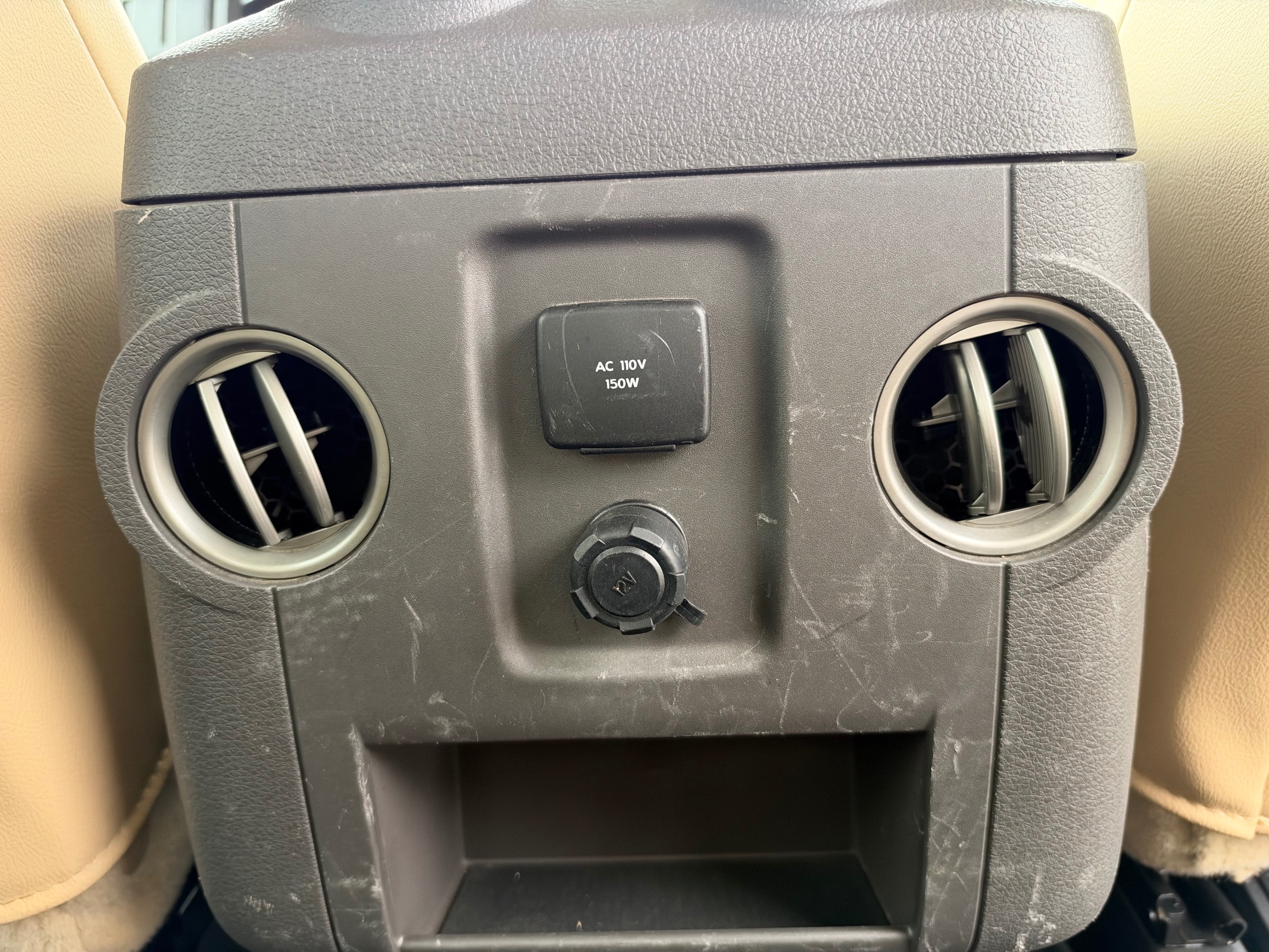 Photo 30 of this Ford Super Duty F-550 DRW