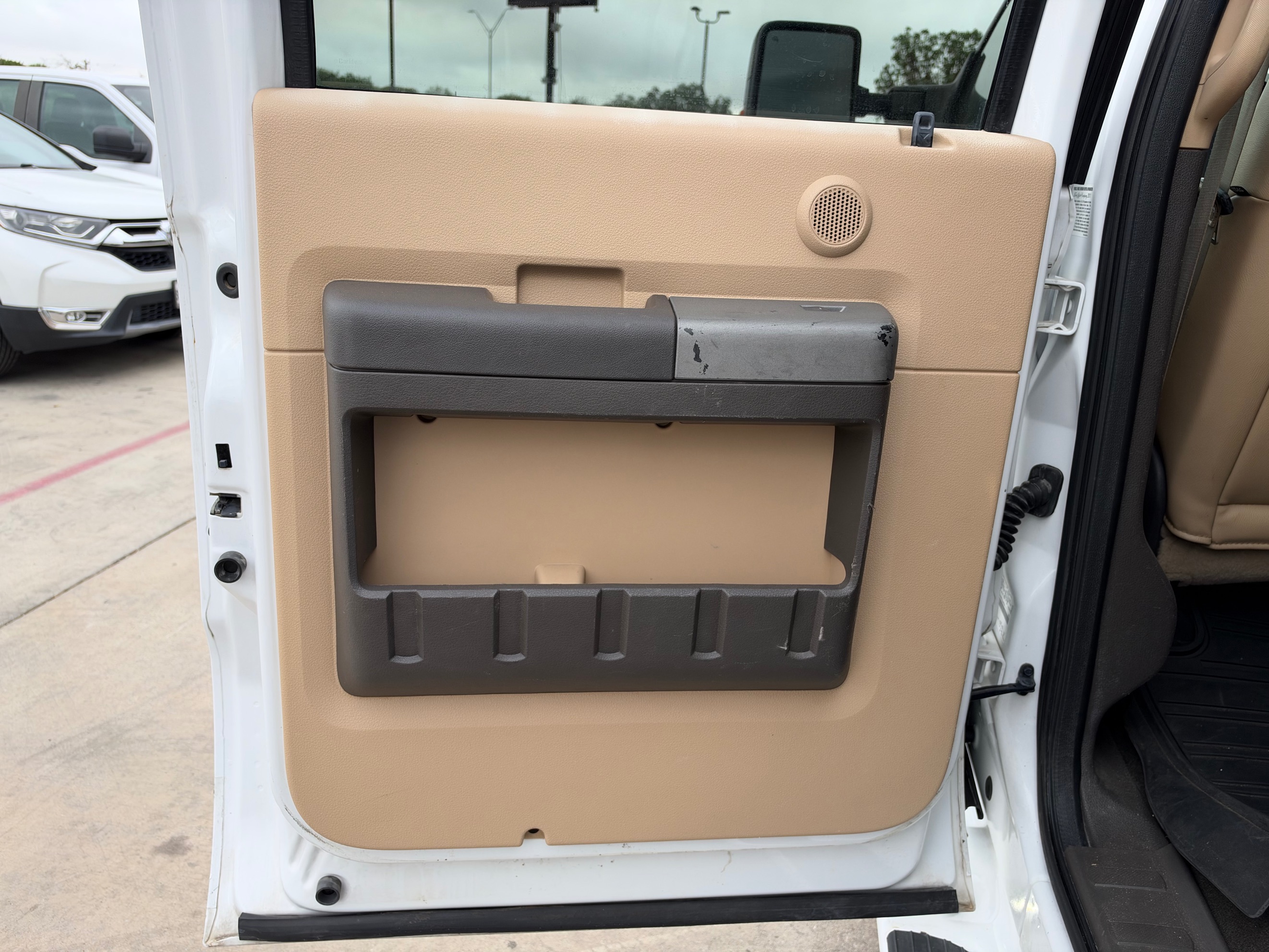 Photo 33 of this Ford Super Duty F-550 DRW