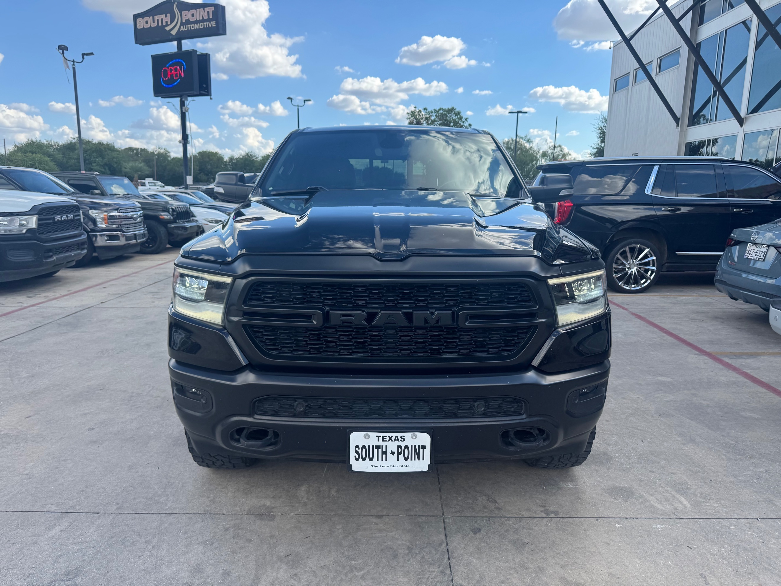 Ram 1500 photo 2