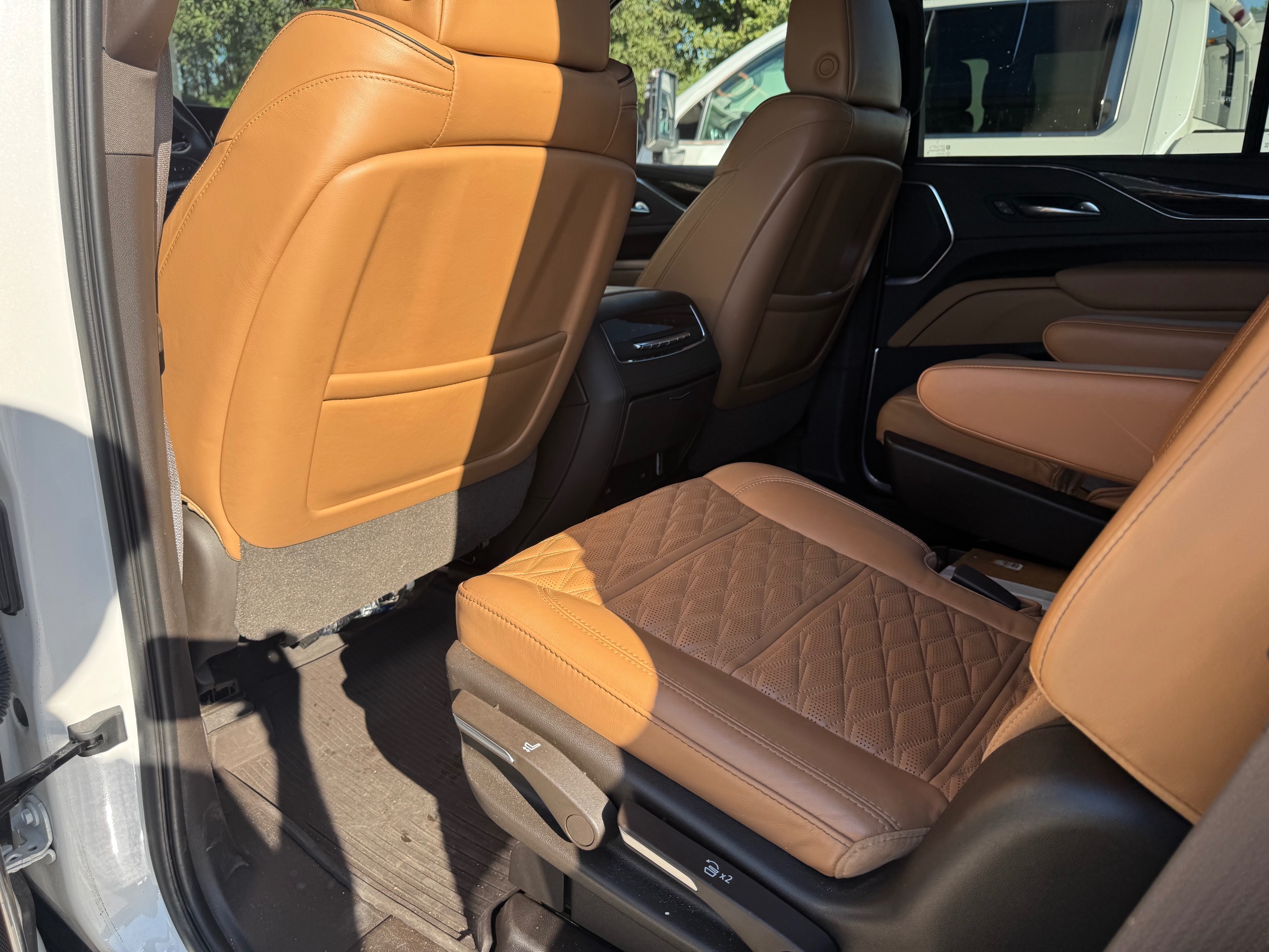 Photo 34 of this Cadillac Escalade