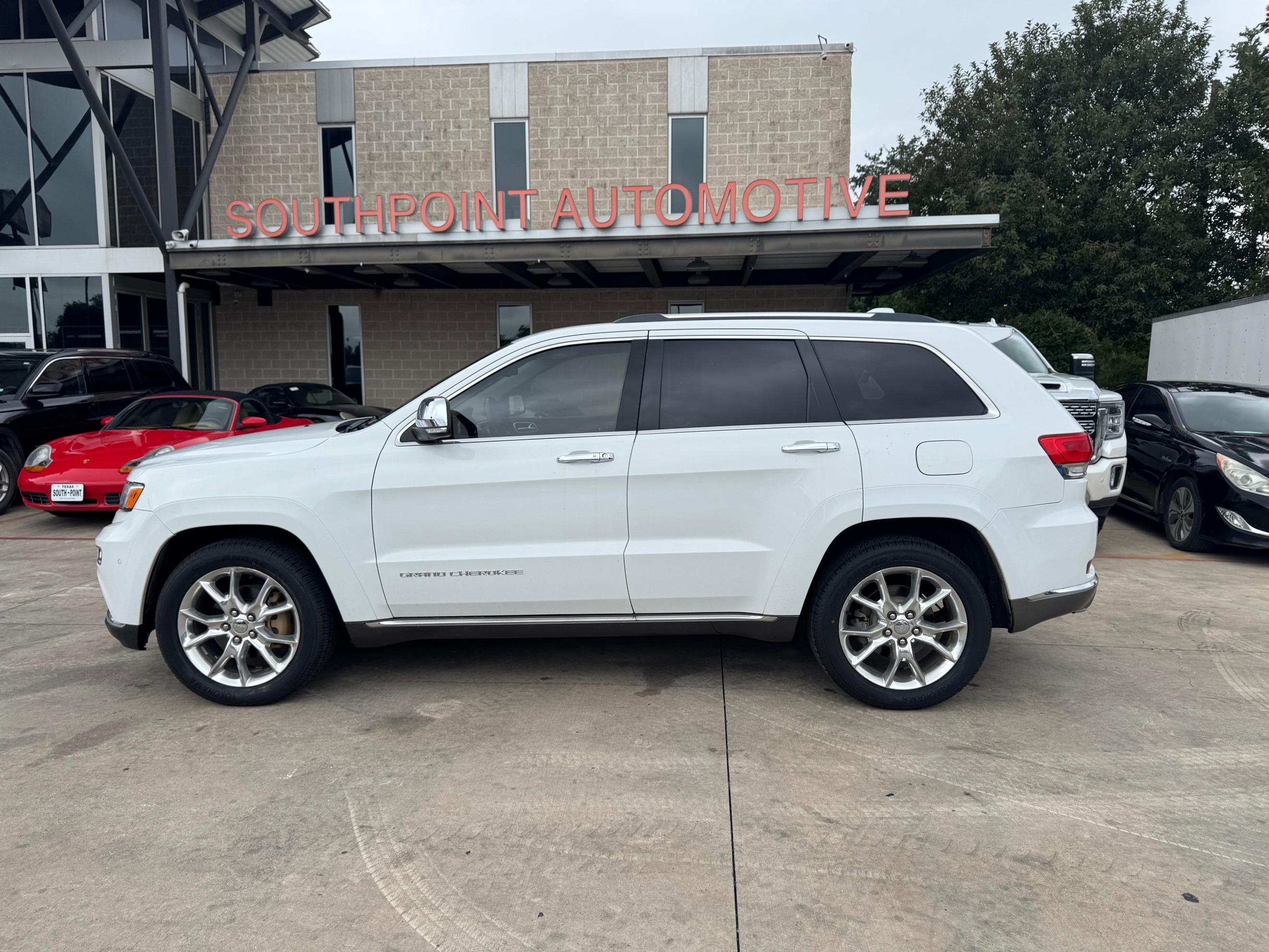 Jeep Grand Cherokee photo 8