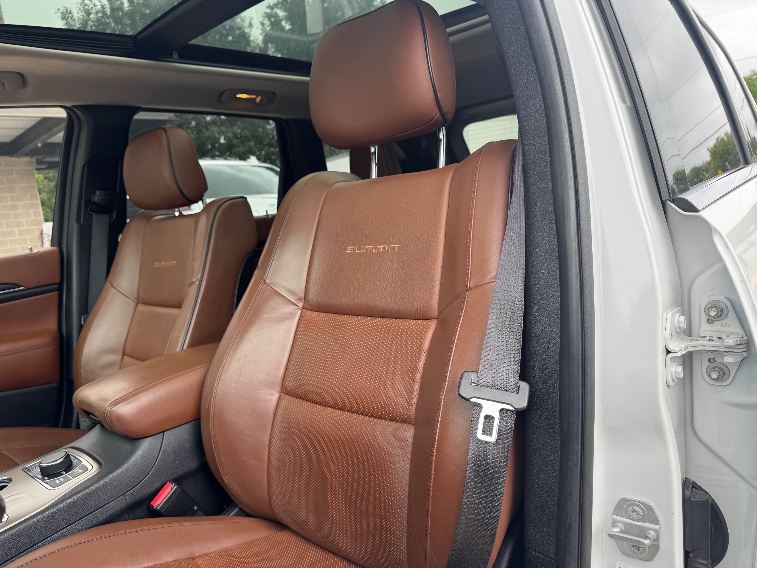 Jeep Grand Cherokee photo 15