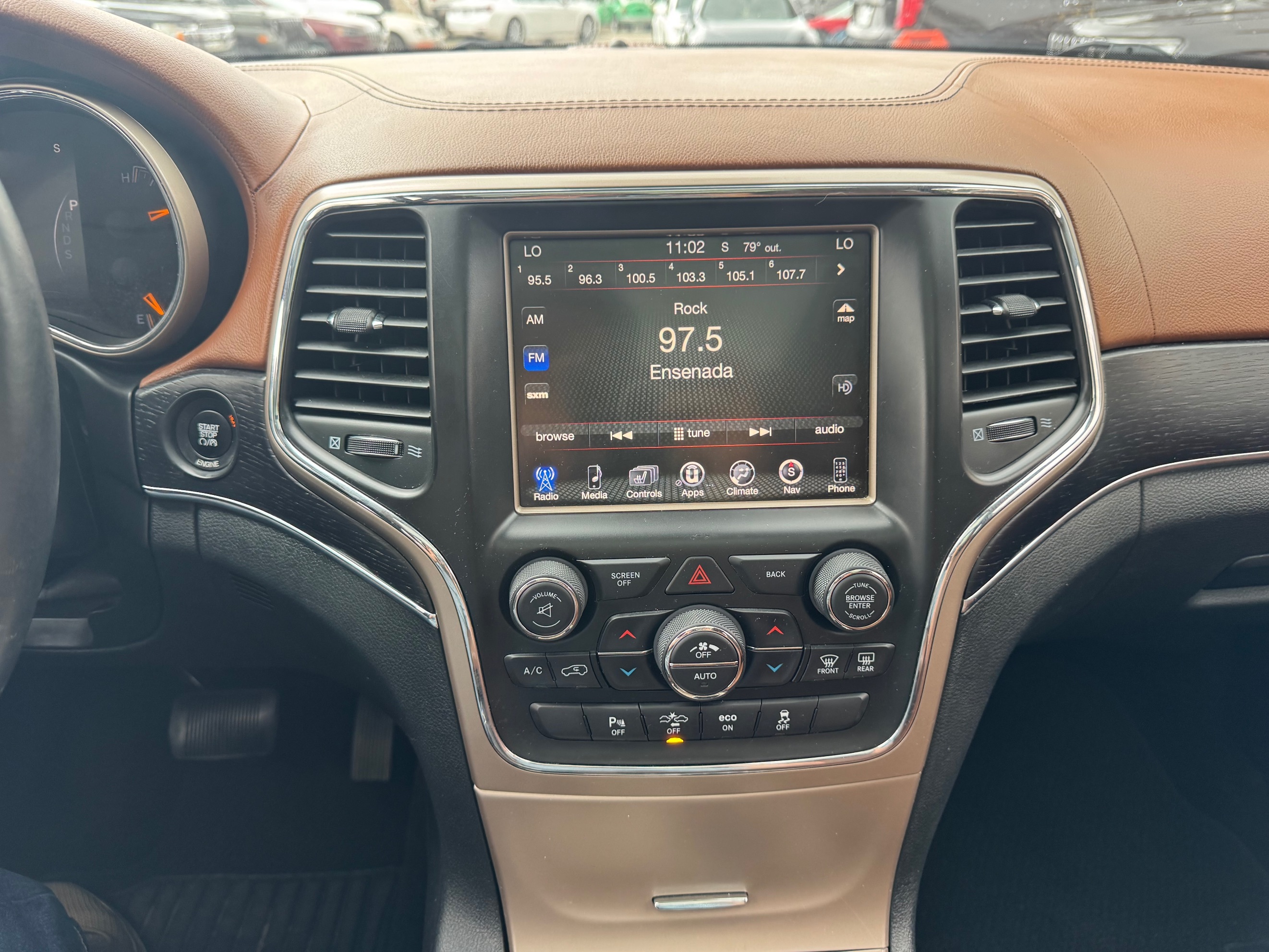 Jeep Grand Cherokee photo 21