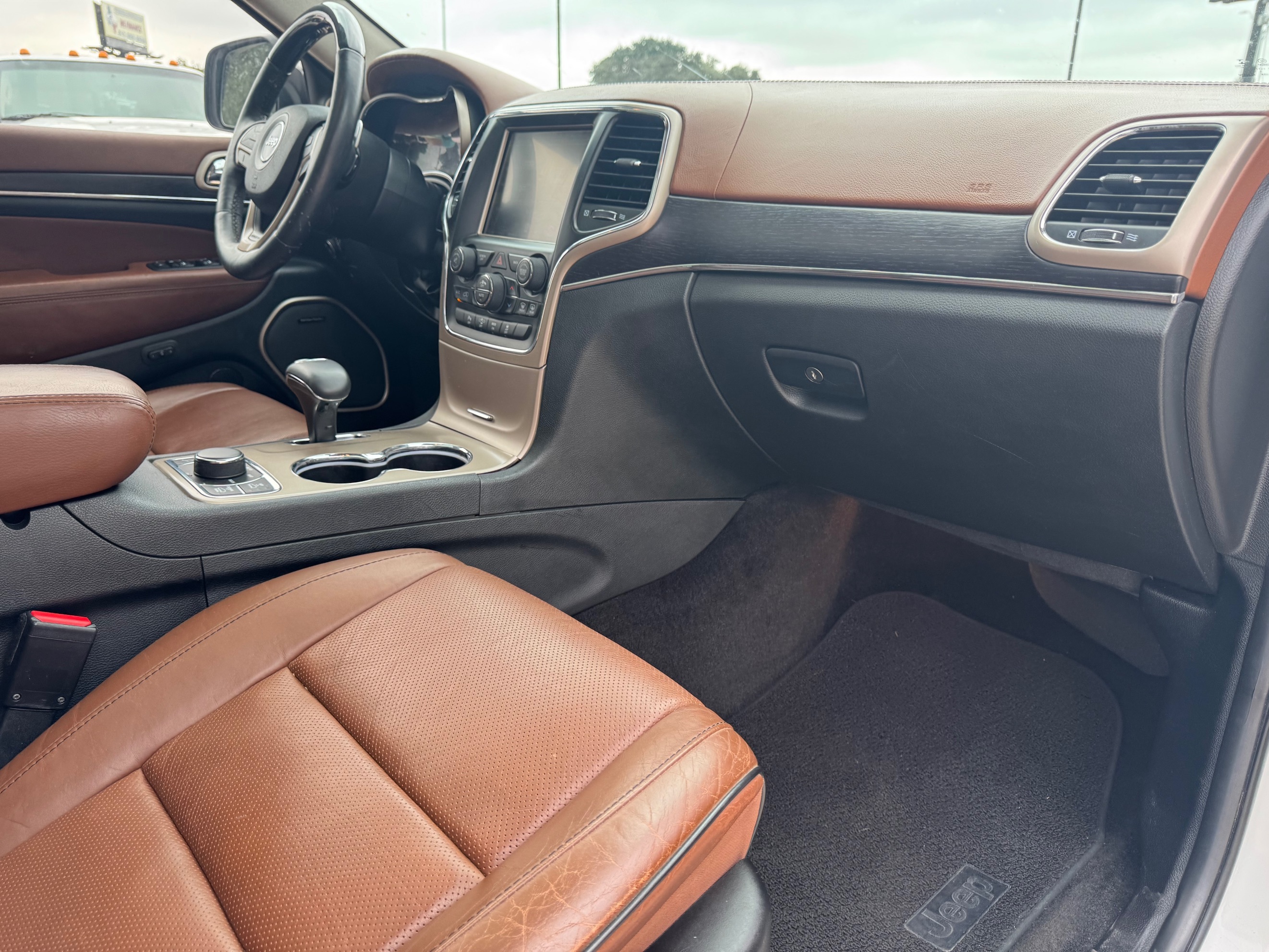 Jeep Grand Cherokee photo 26