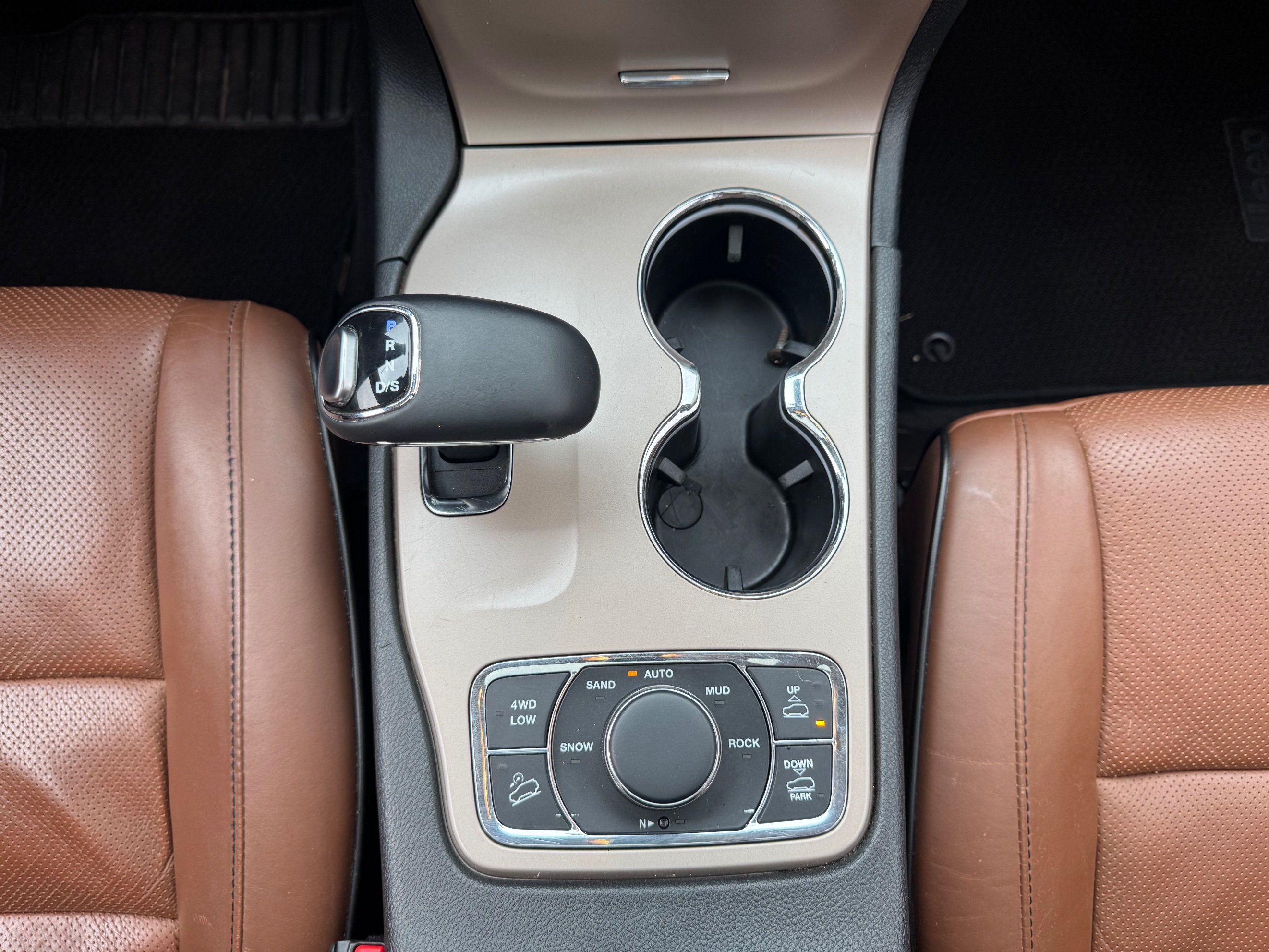 Jeep Grand Cherokee photo 32
