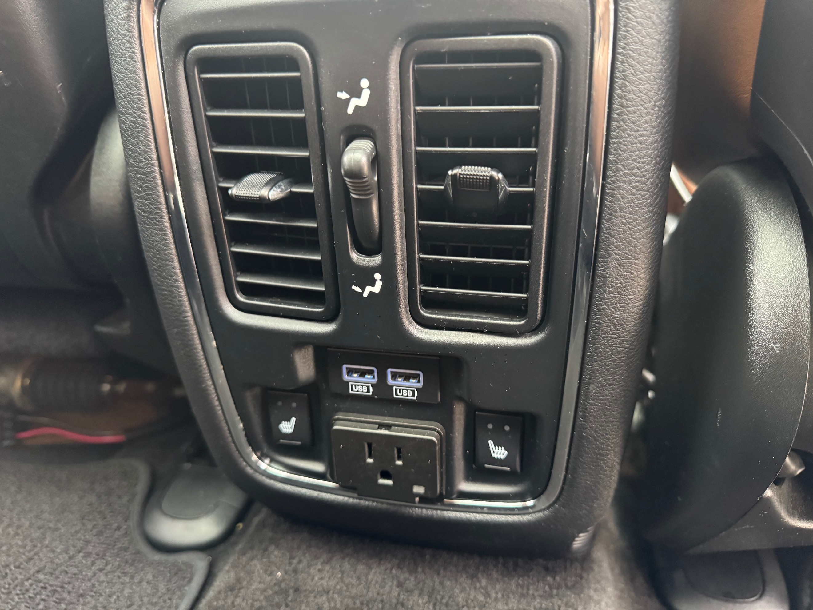 Jeep Grand Cherokee photo 36