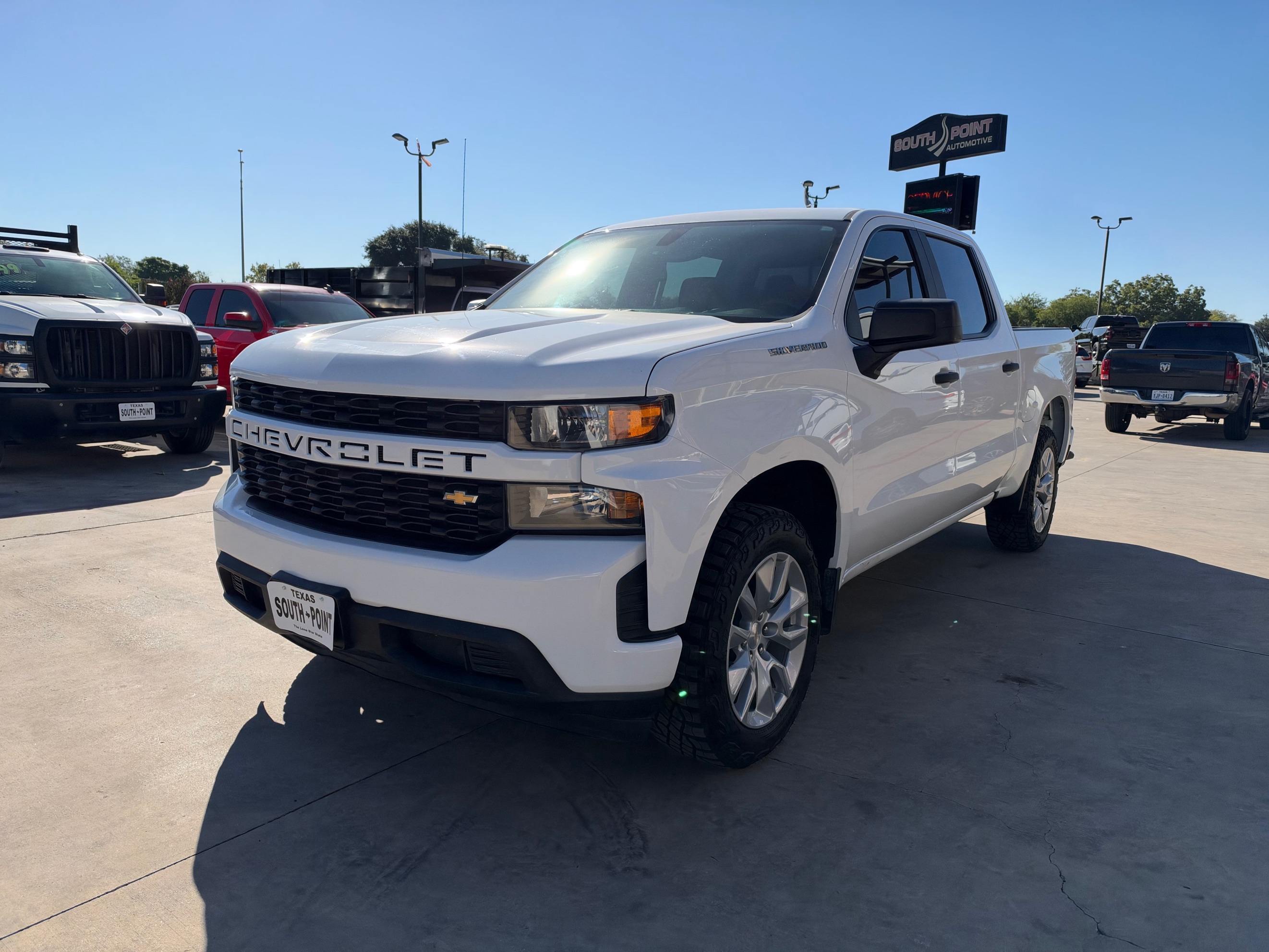 Chevrolet Silverado photo 3