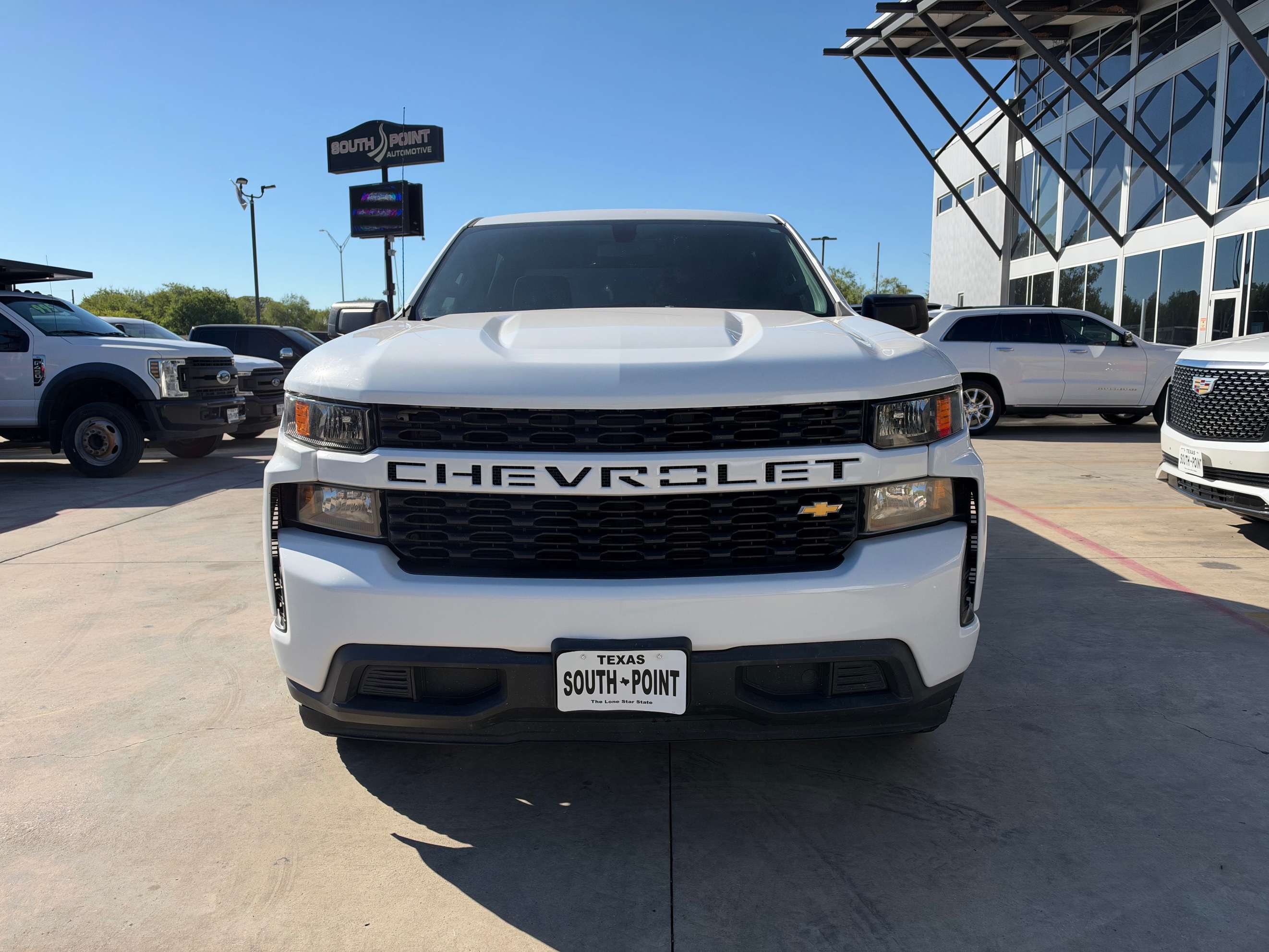 Chevrolet Silverado photo 2