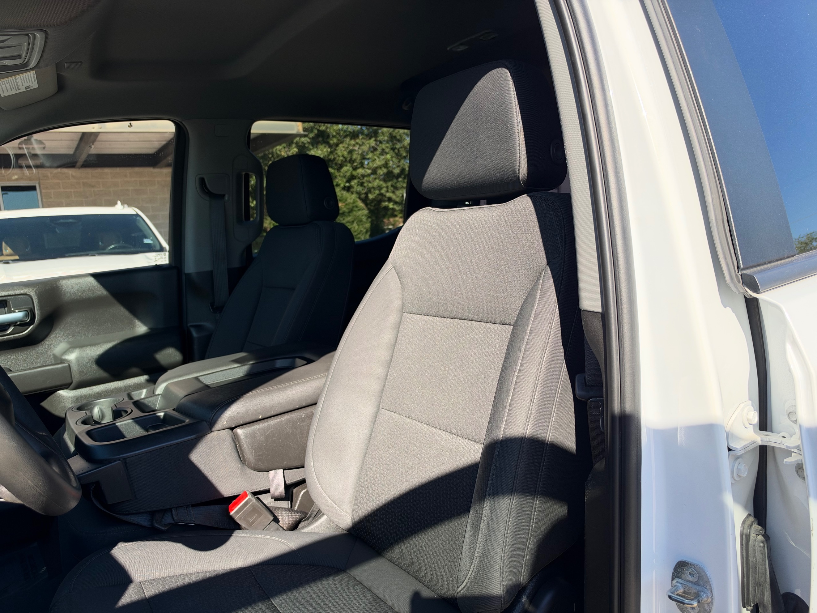 Chevrolet Silverado photo 16