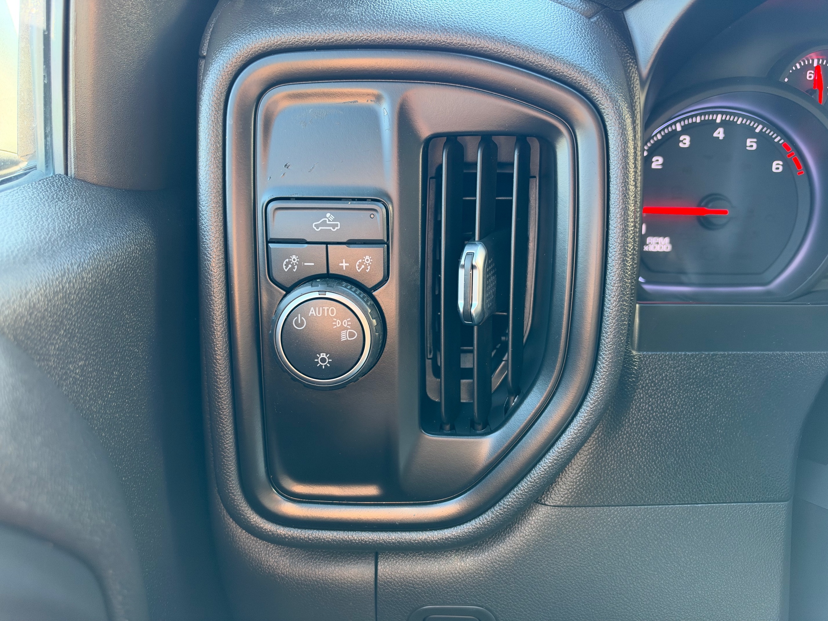 Chevrolet Silverado photo 17