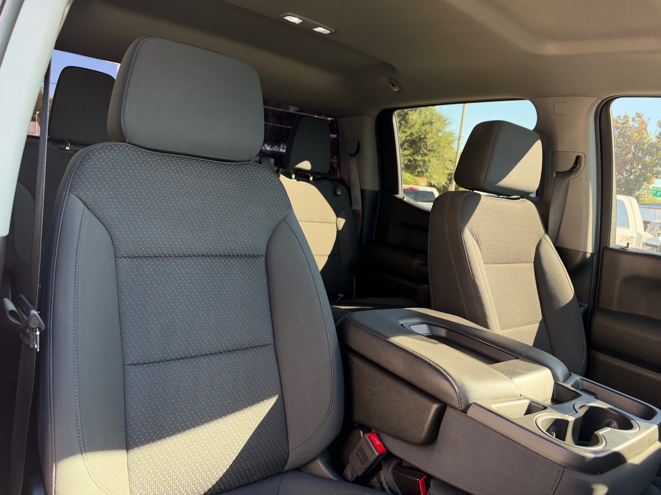 Chevrolet Silverado photo 24
