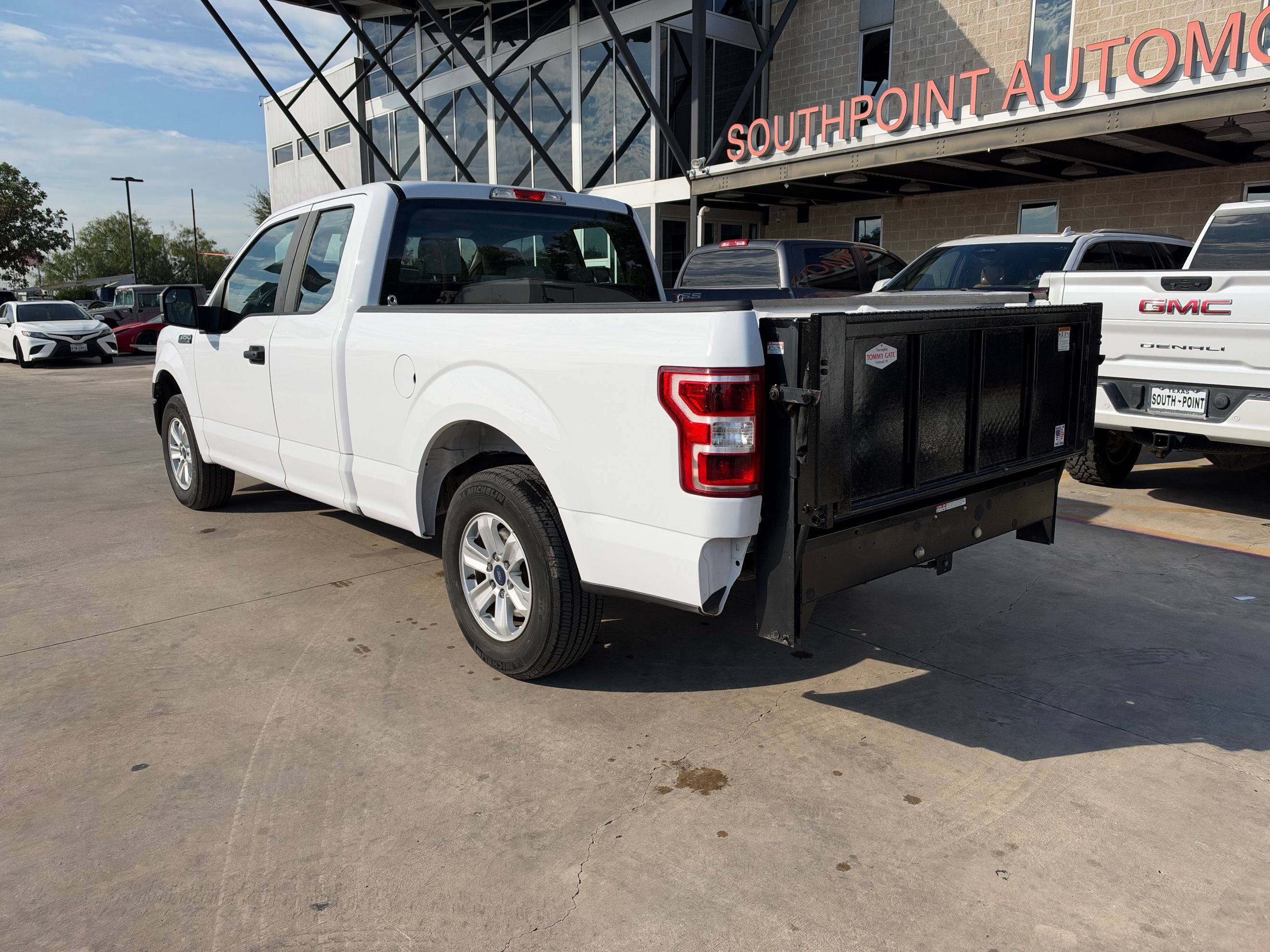 Ford F-150 photo 4