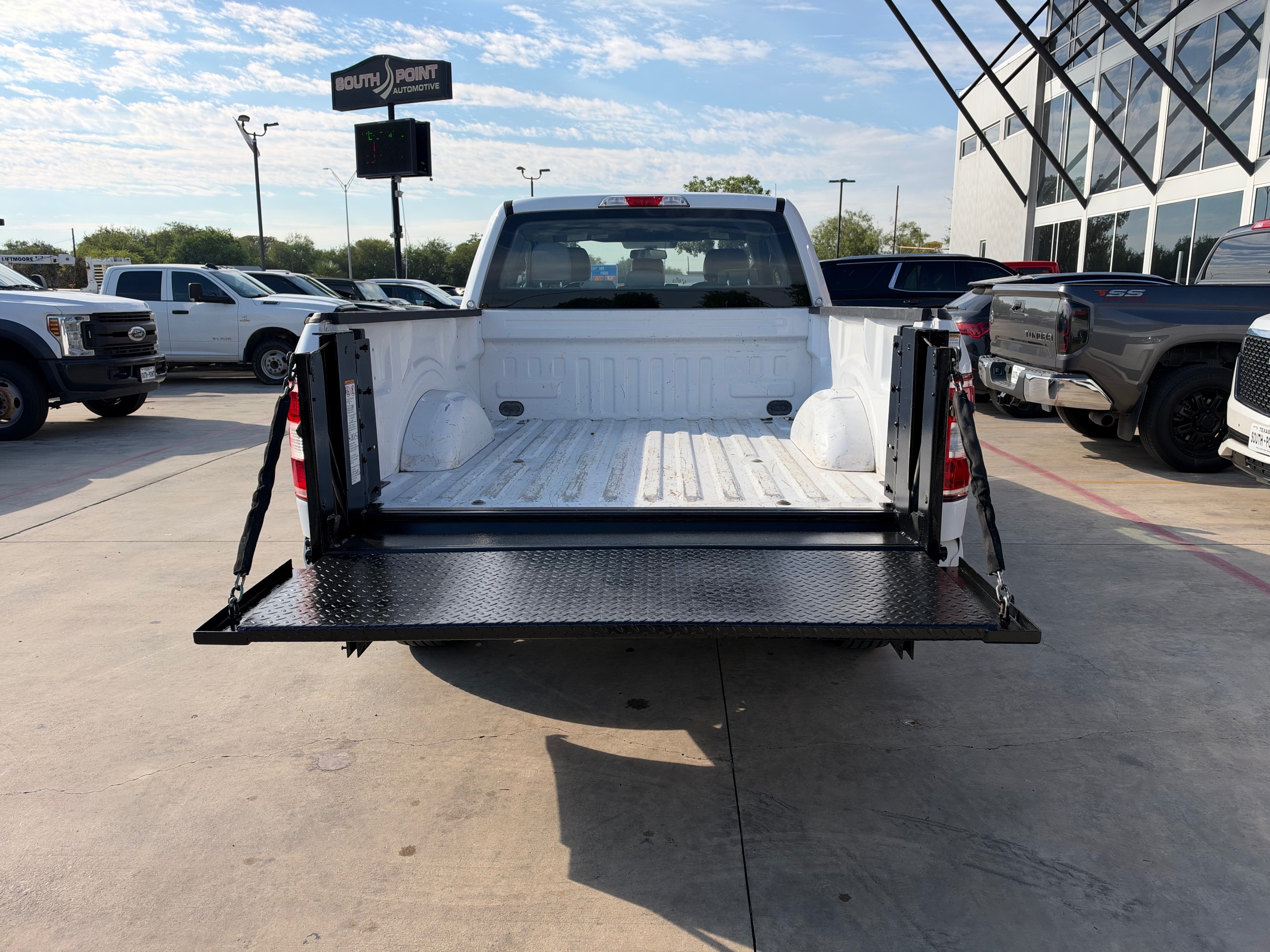 Ford F-150 photo 7