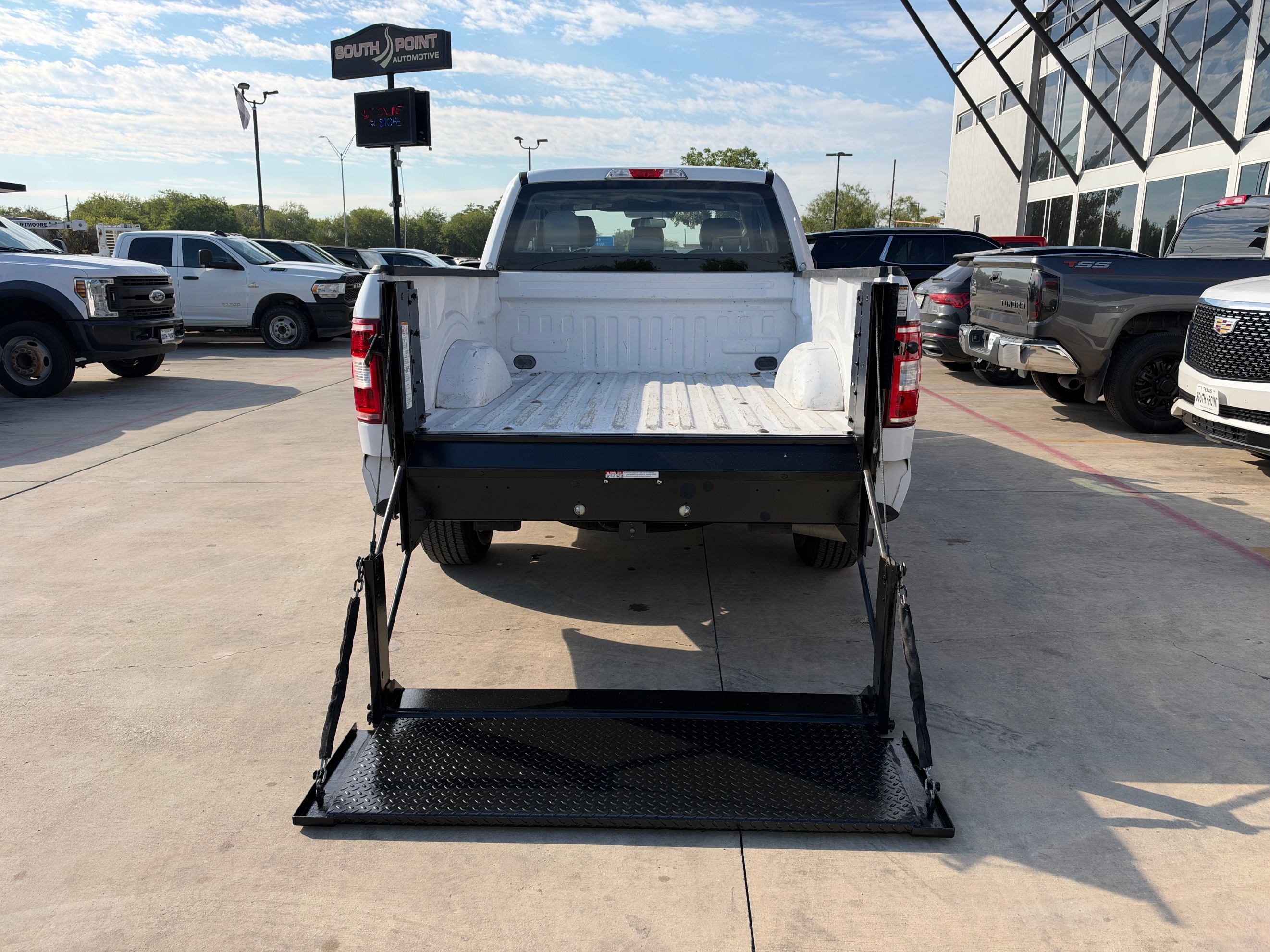 Ford F-150 photo 8