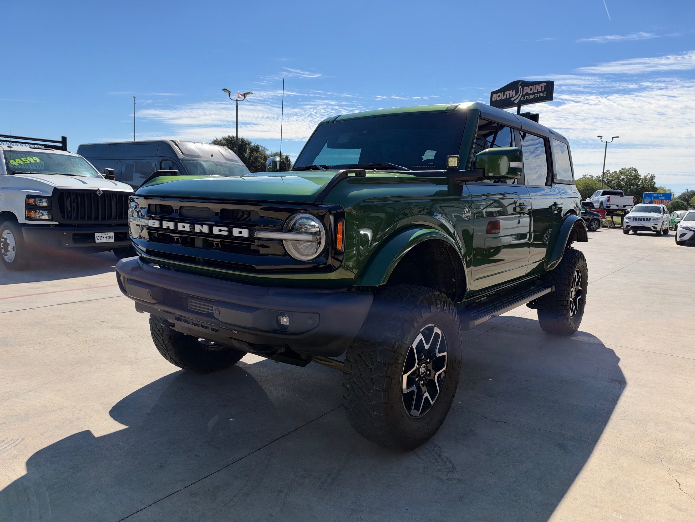 Ford Bronco photo 3