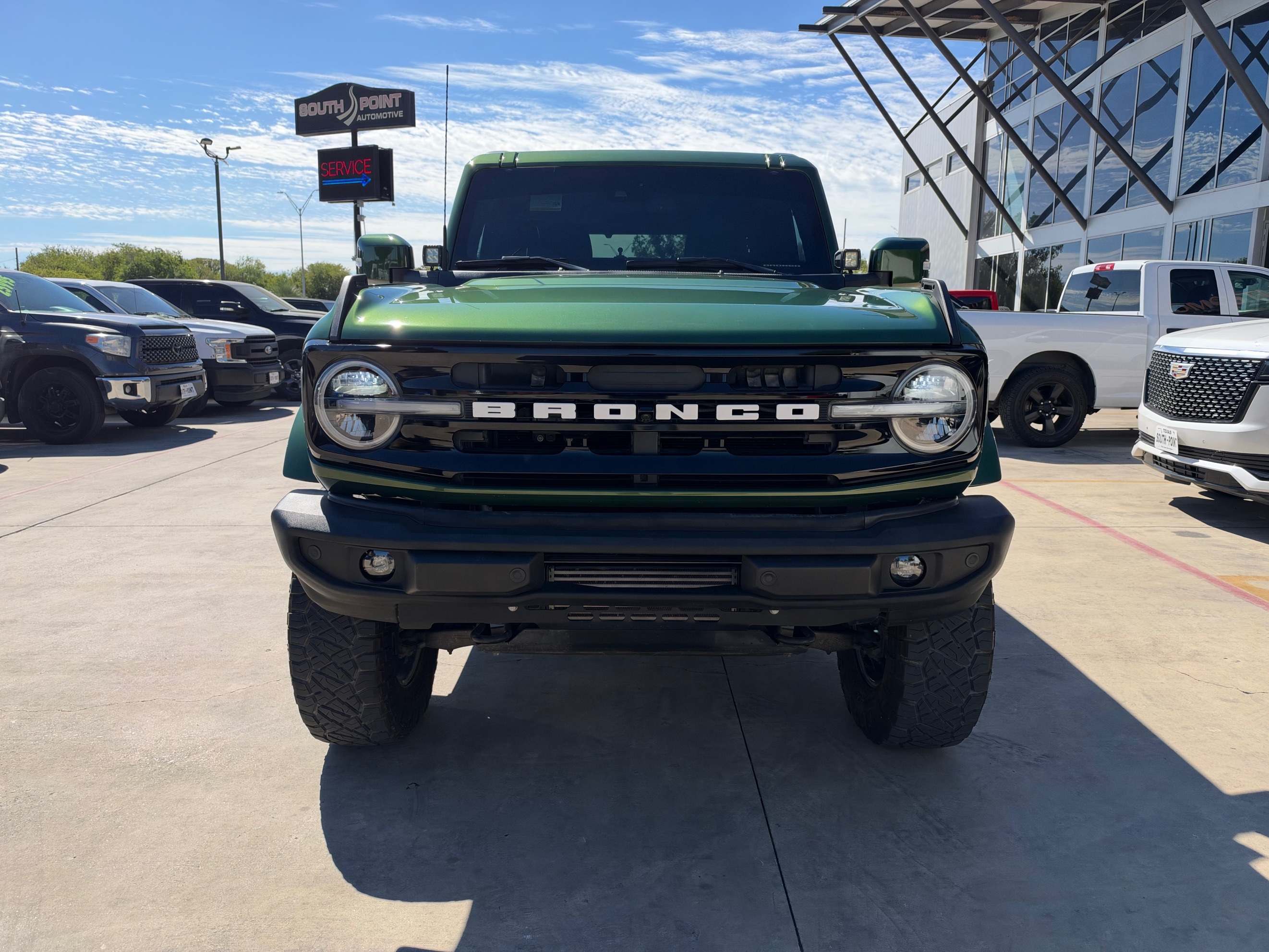 Ford Bronco photo 2