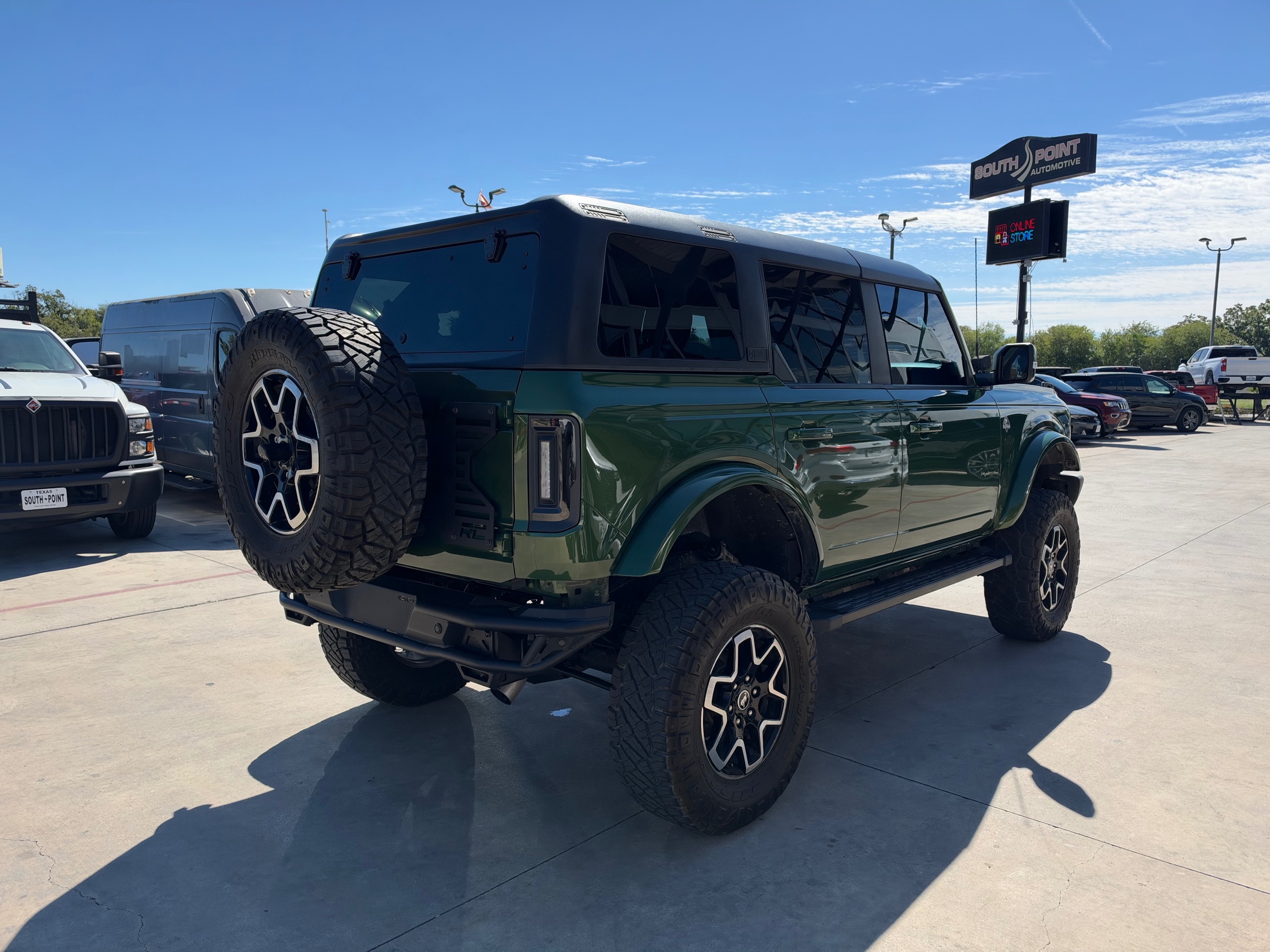 Ford Bronco photo 6