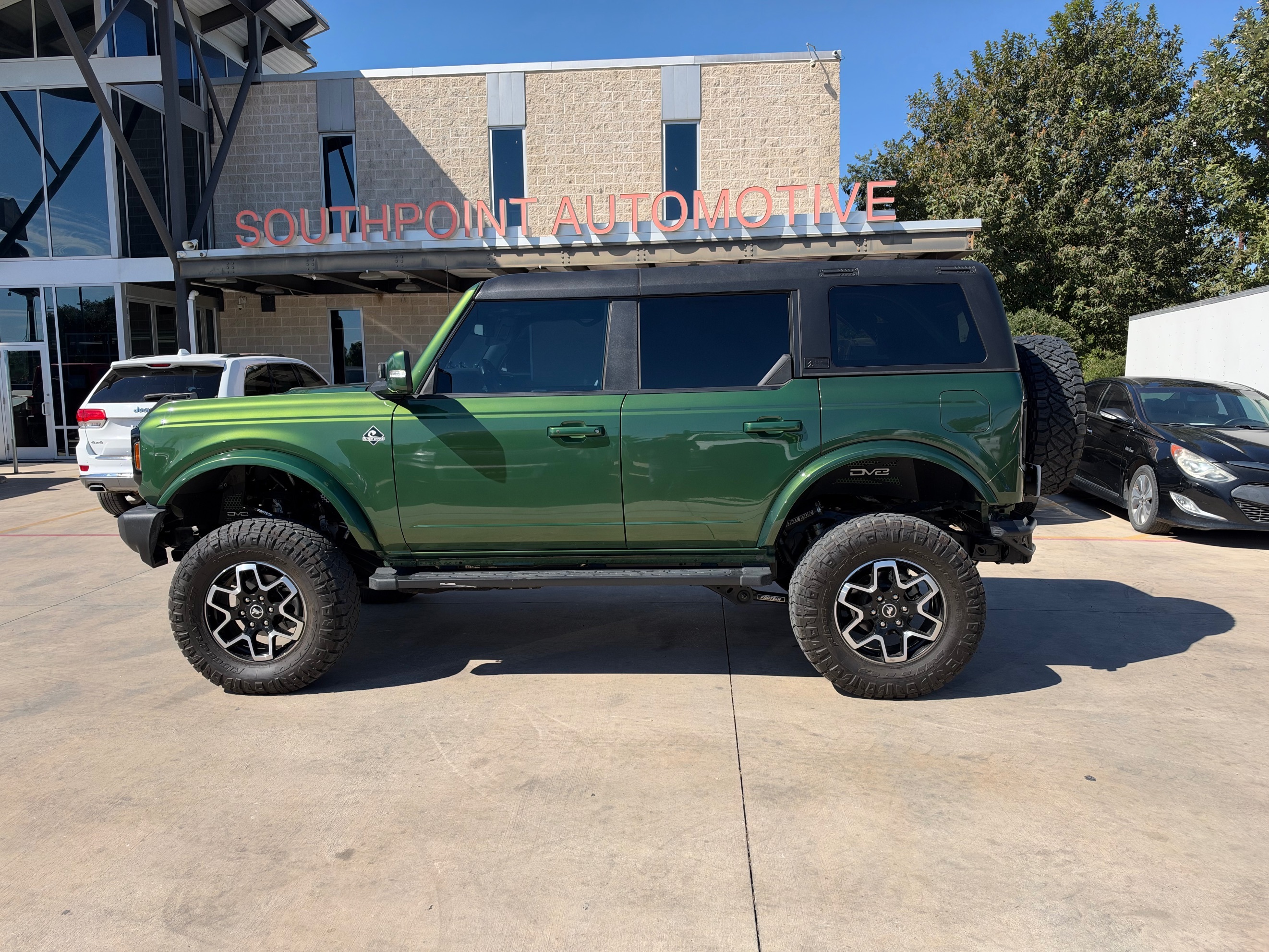 Ford Bronco photo 8