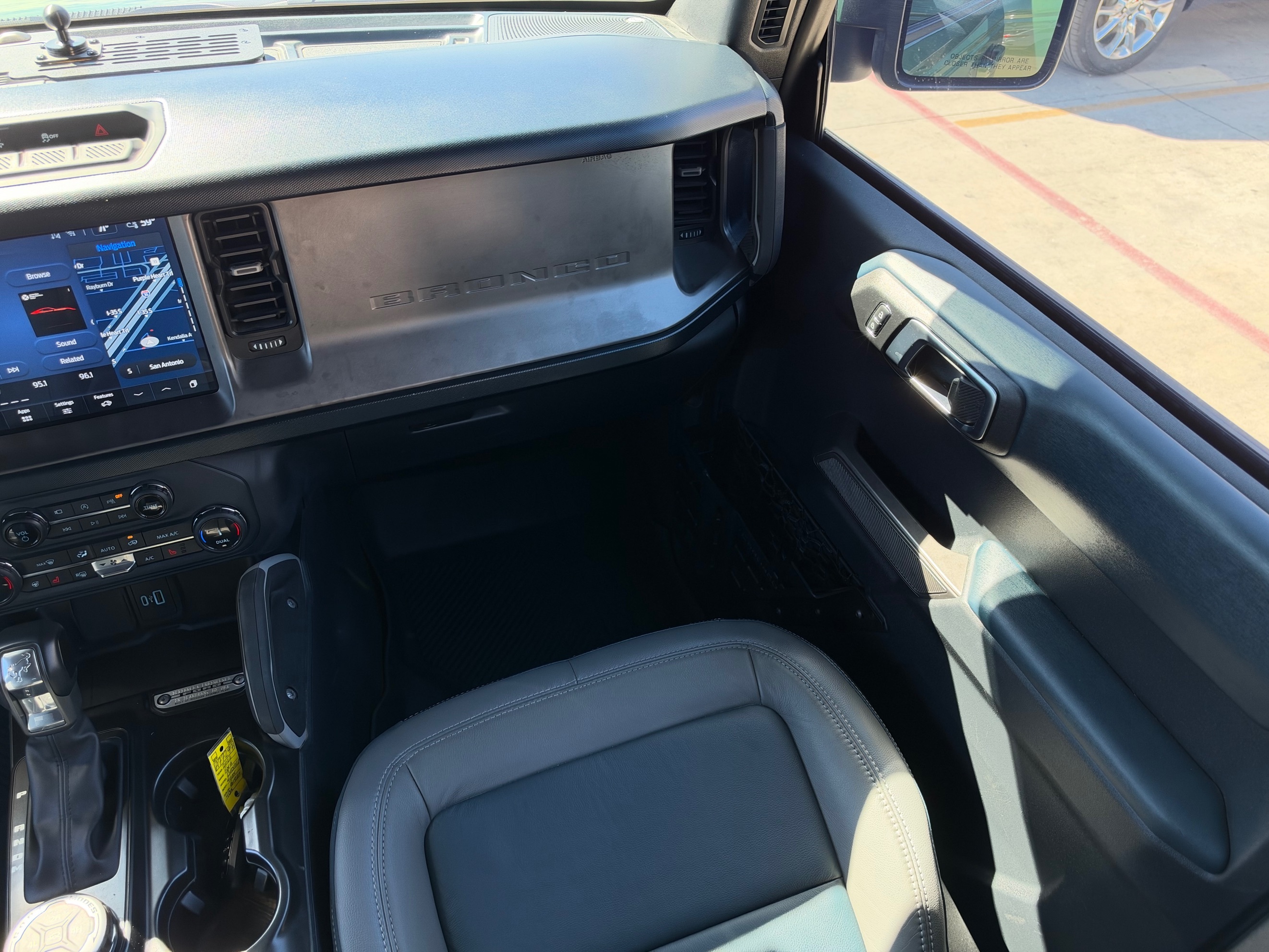 Ford Bronco photo 33
