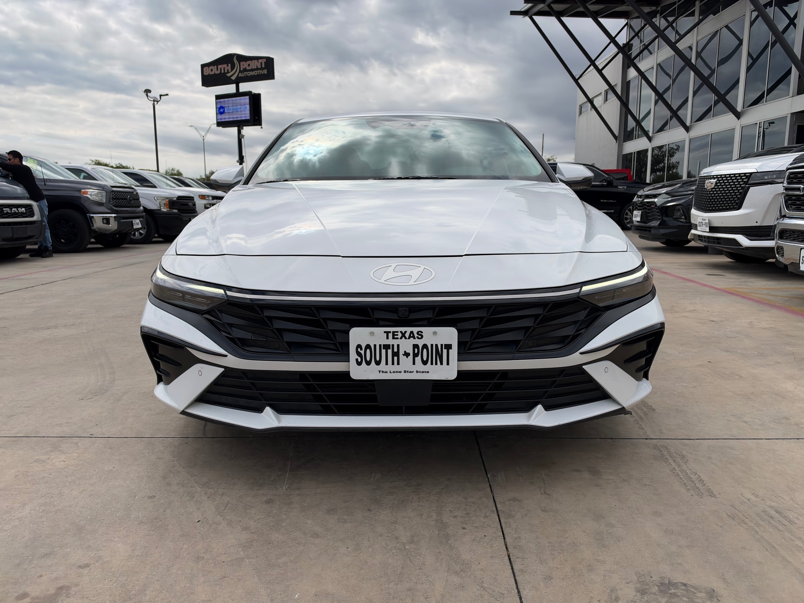 Hyundai Elantra photo 2
