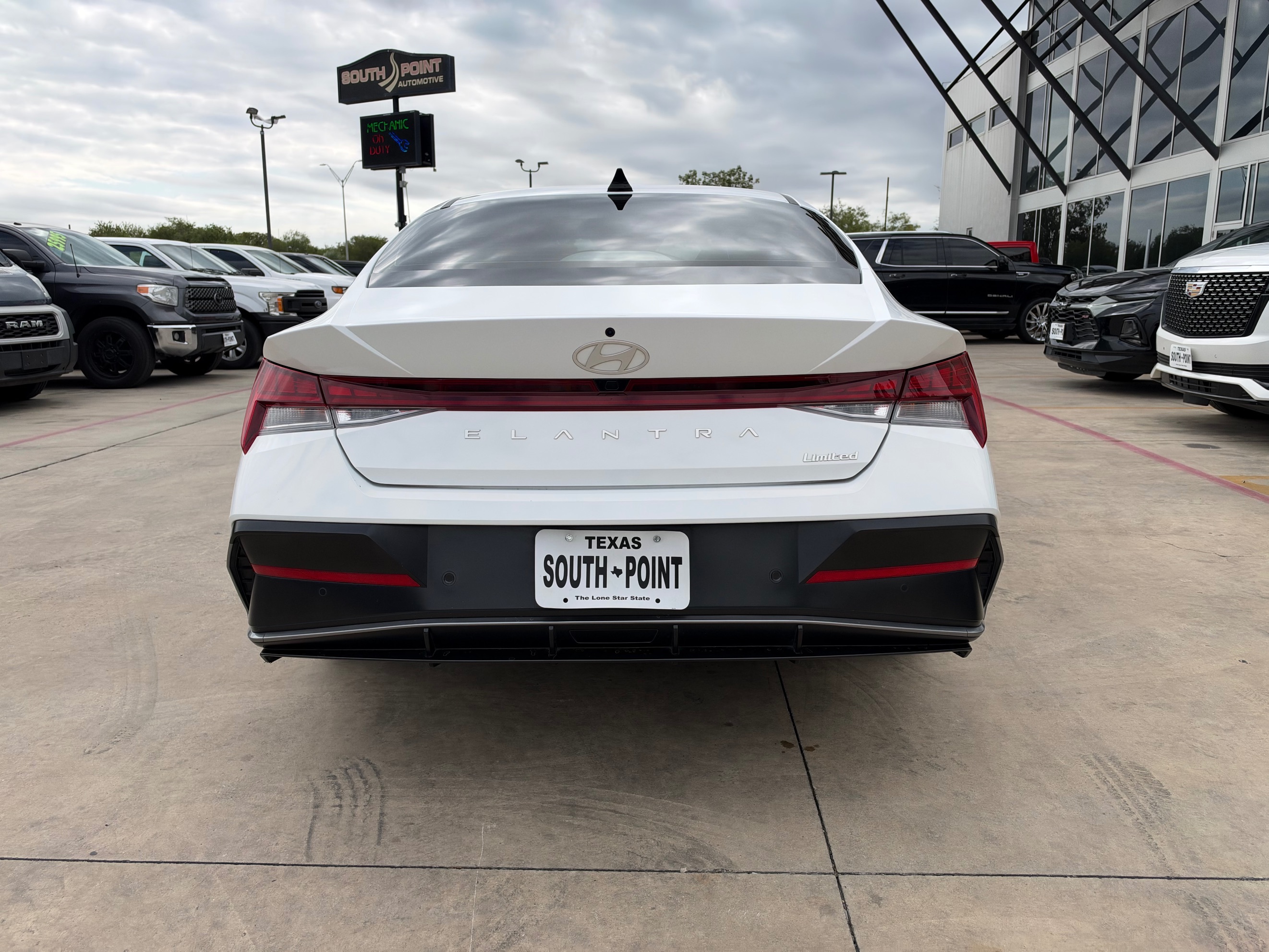 Hyundai Elantra photo 5