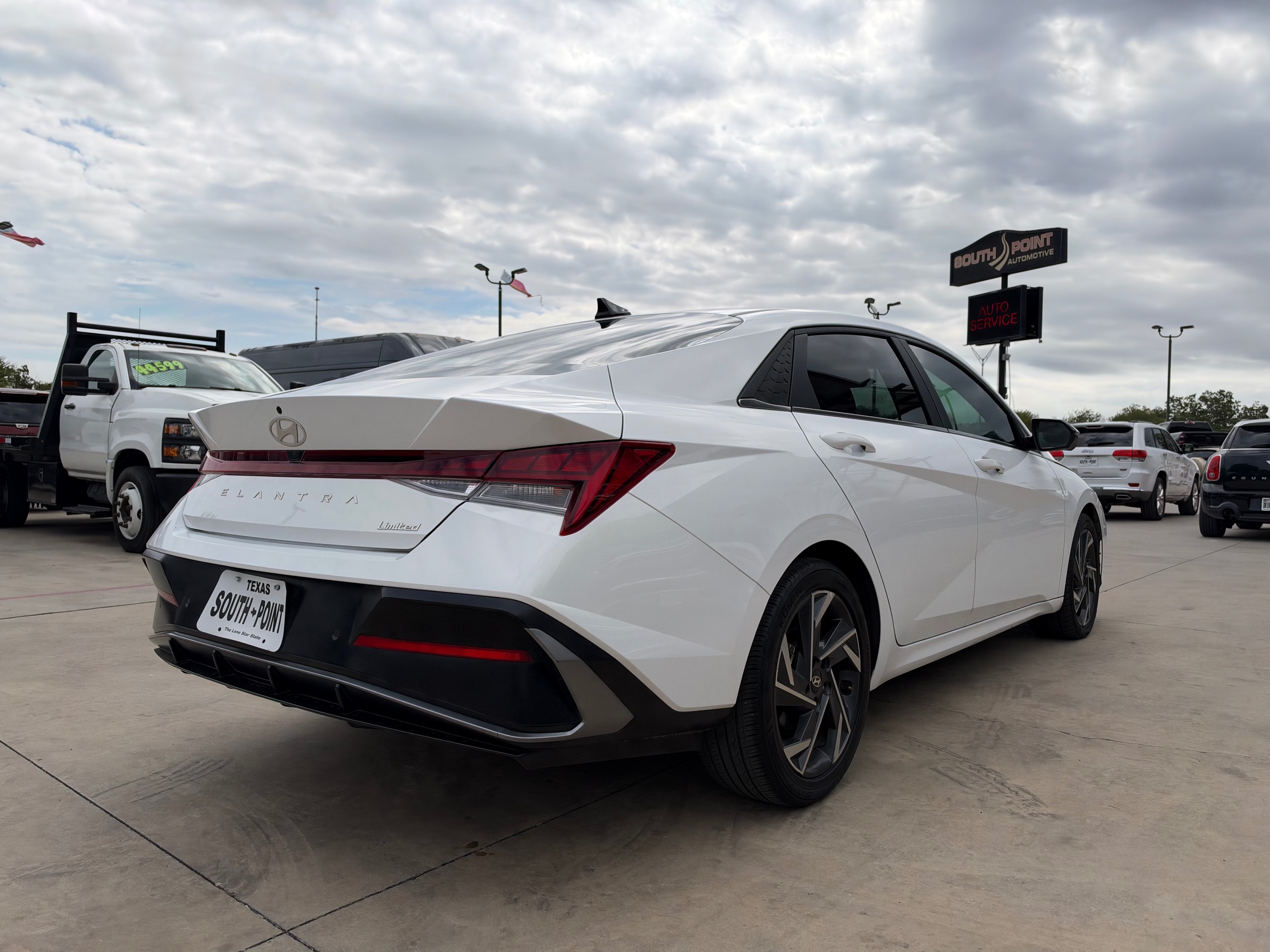 Hyundai Elantra photo 6