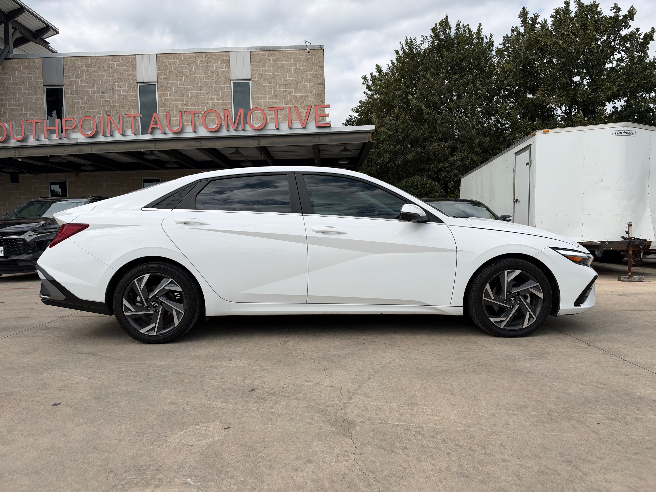 Hyundai Elantra photo 7