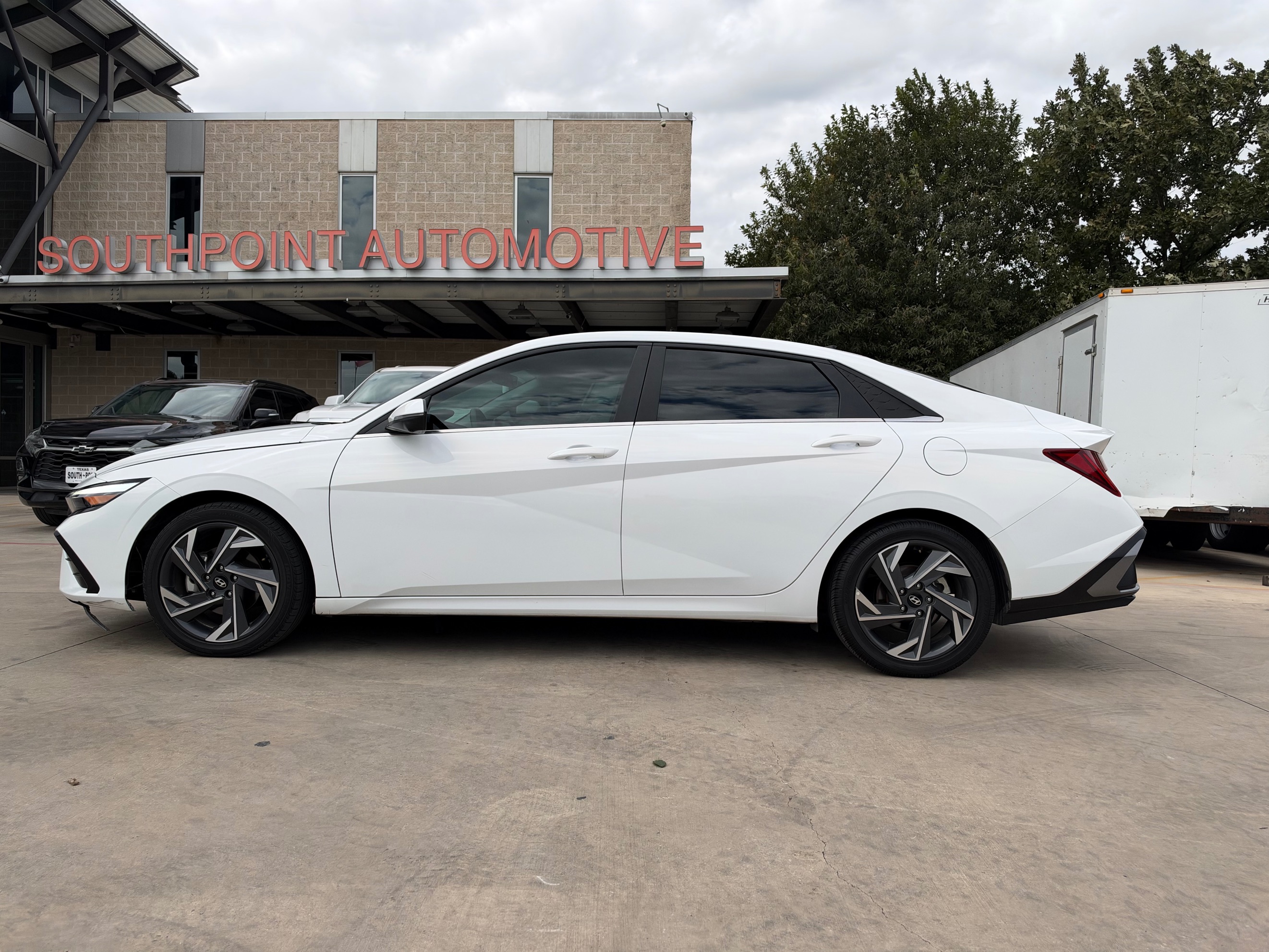 Hyundai Elantra photo 8