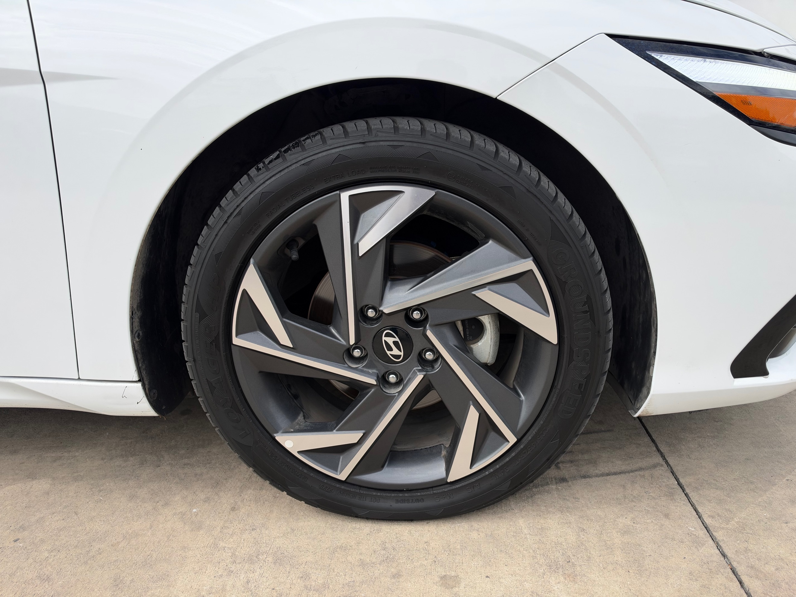Hyundai Elantra photo 9