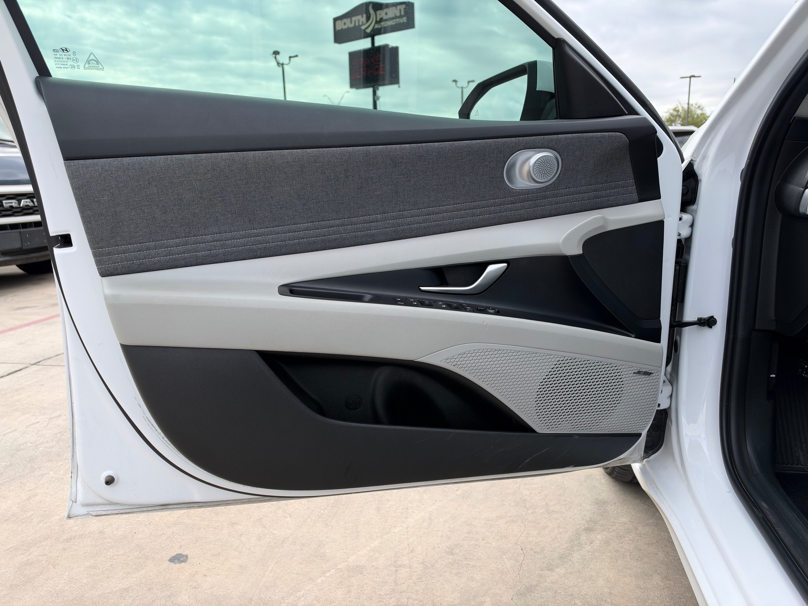 Hyundai Elantra photo 10