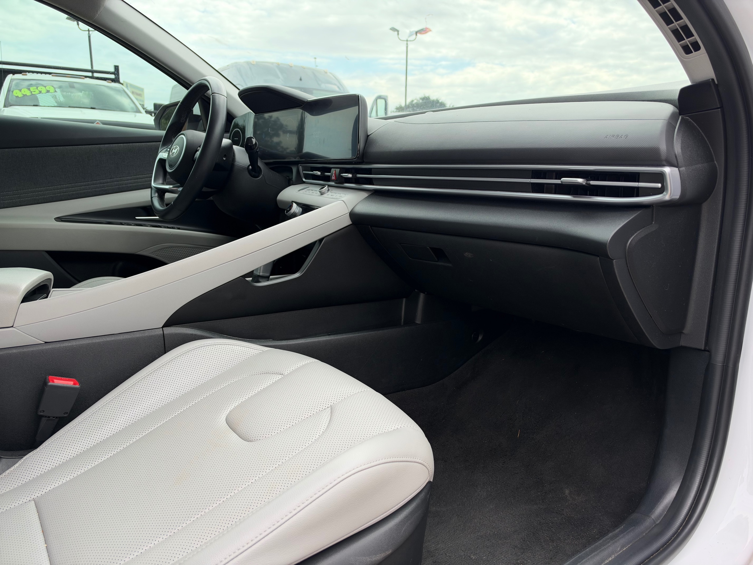 Hyundai Elantra photo 23