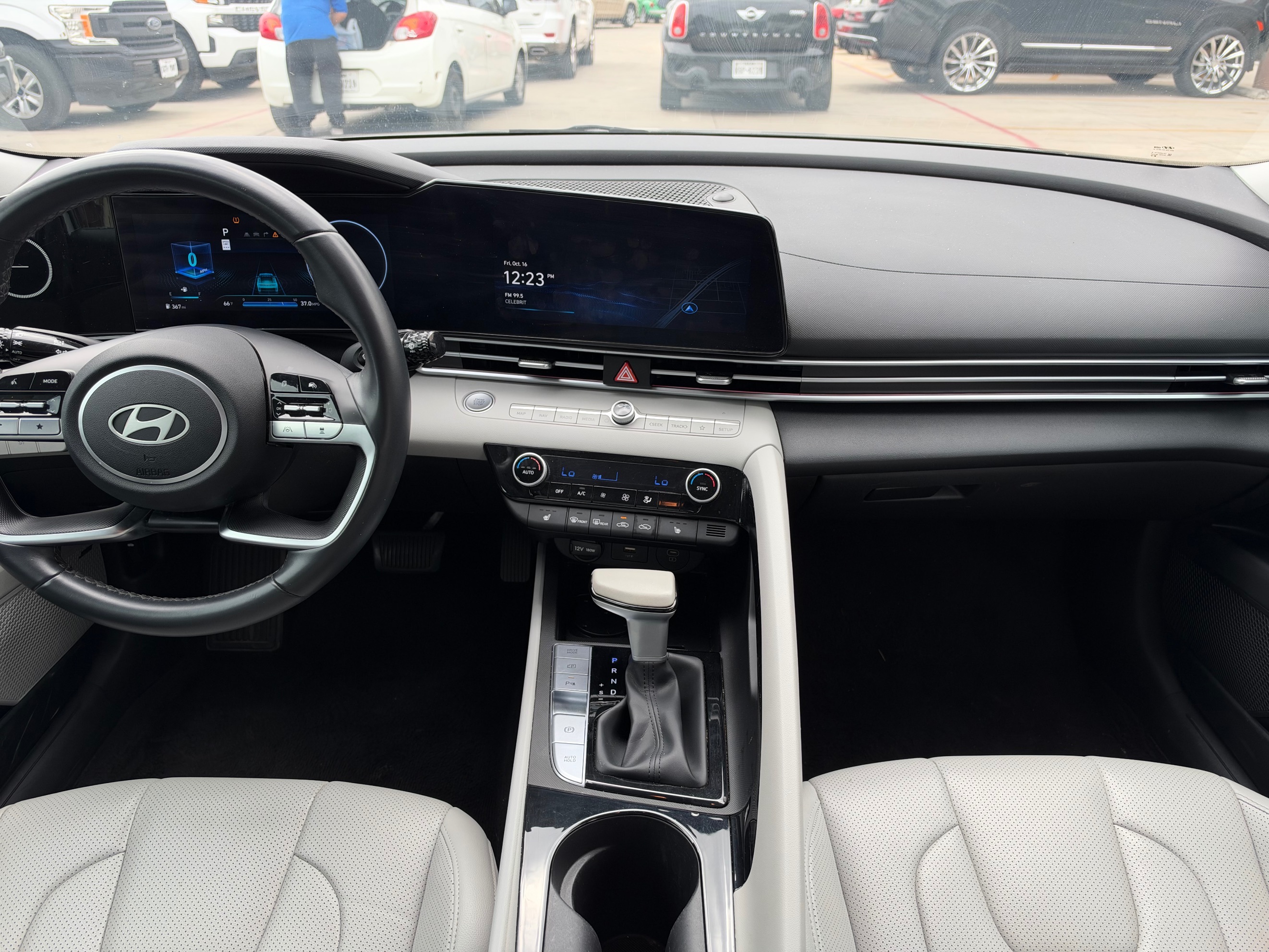 Hyundai Elantra photo 26