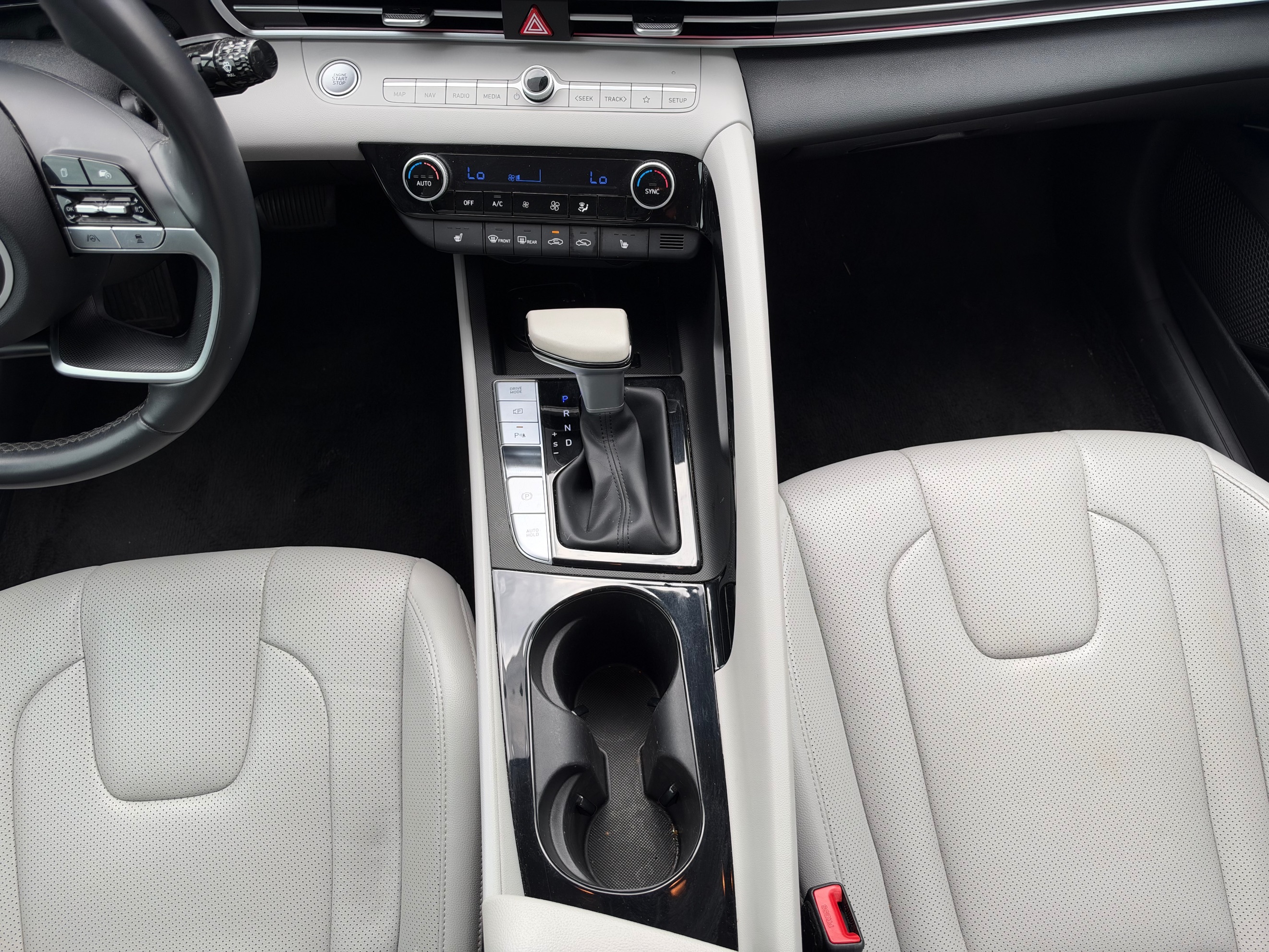 Hyundai Elantra photo 29