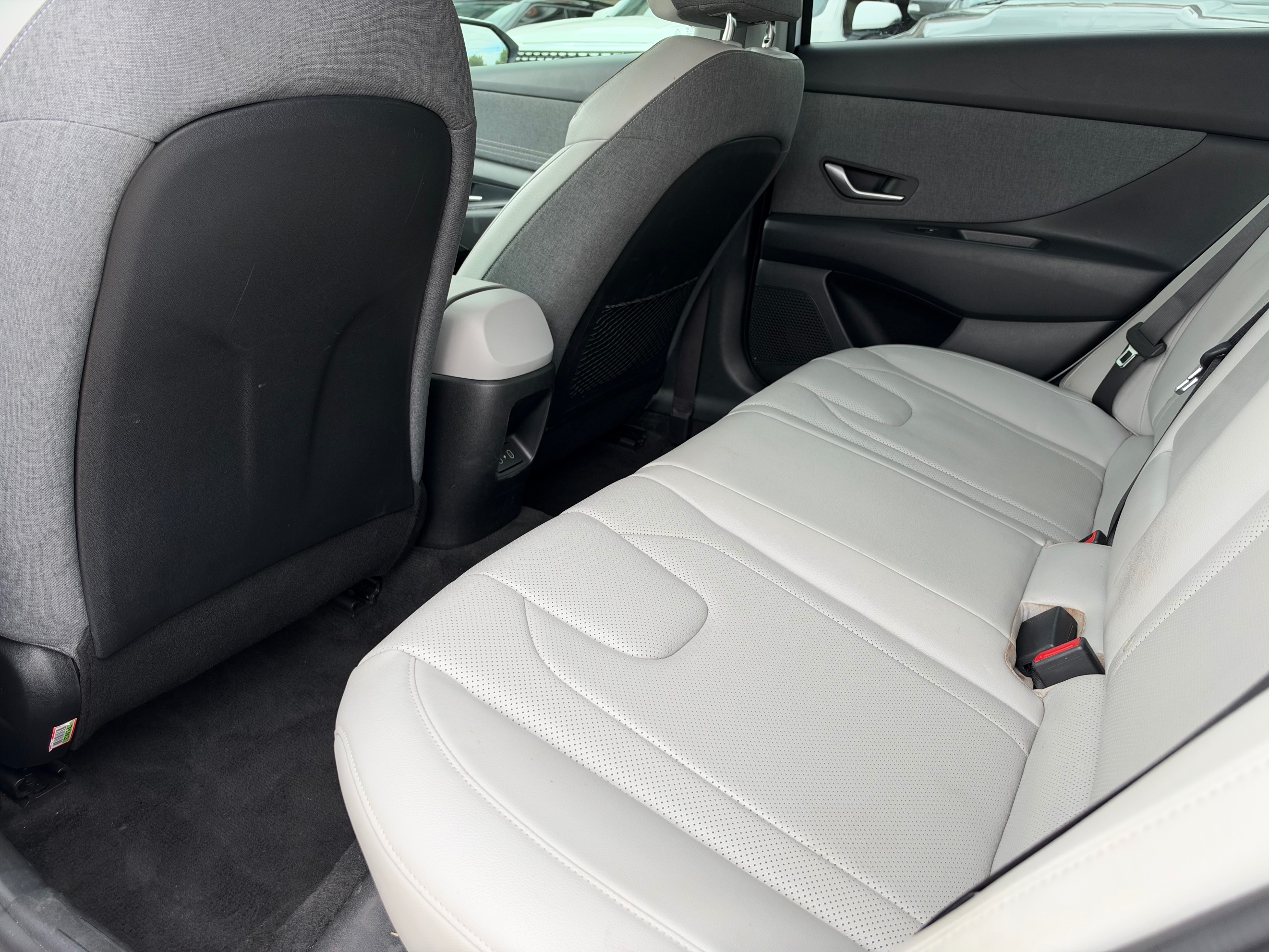 Hyundai Elantra photo 33