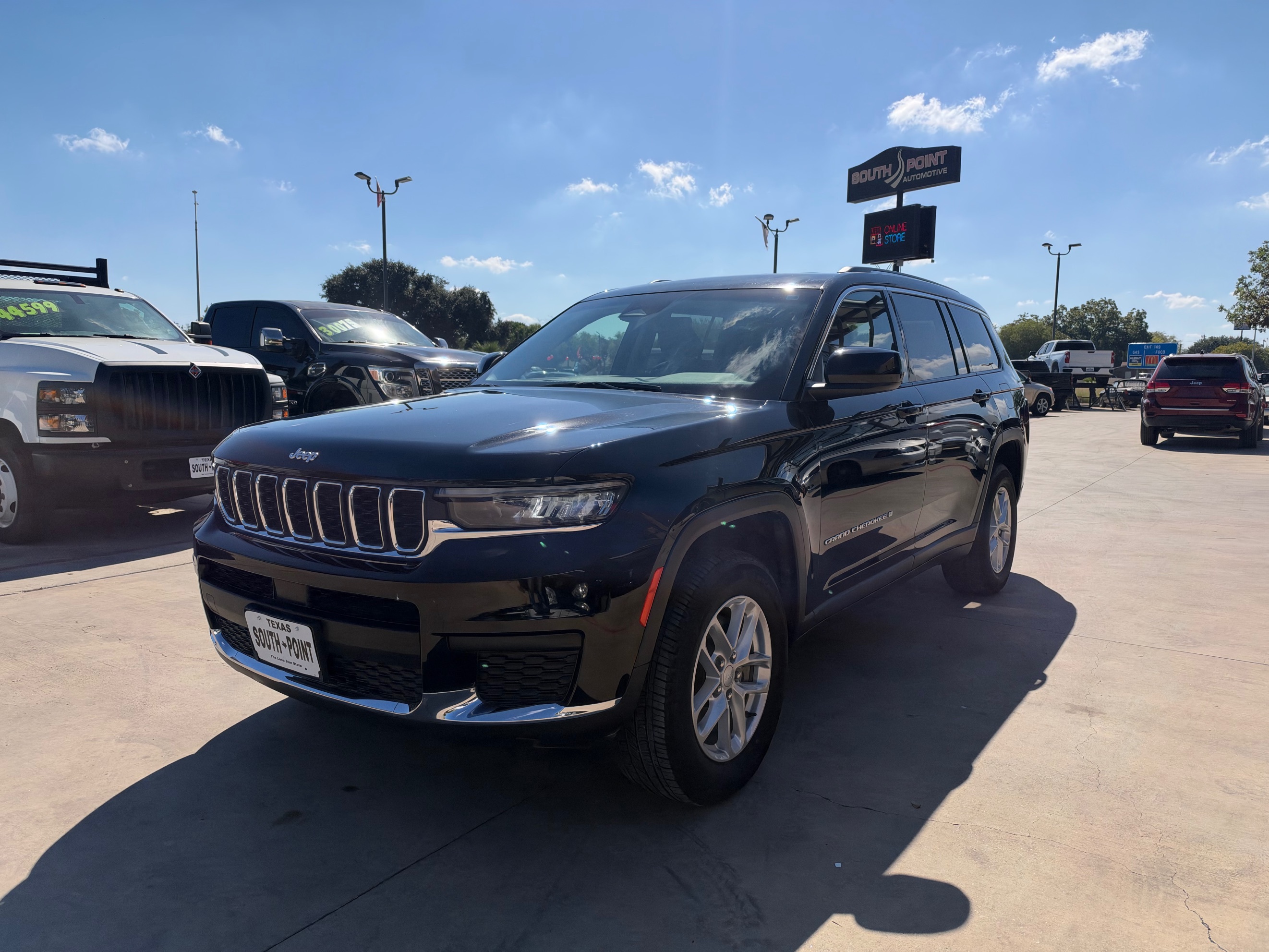 Photo 3 of this Jeep Grand Cherokee L