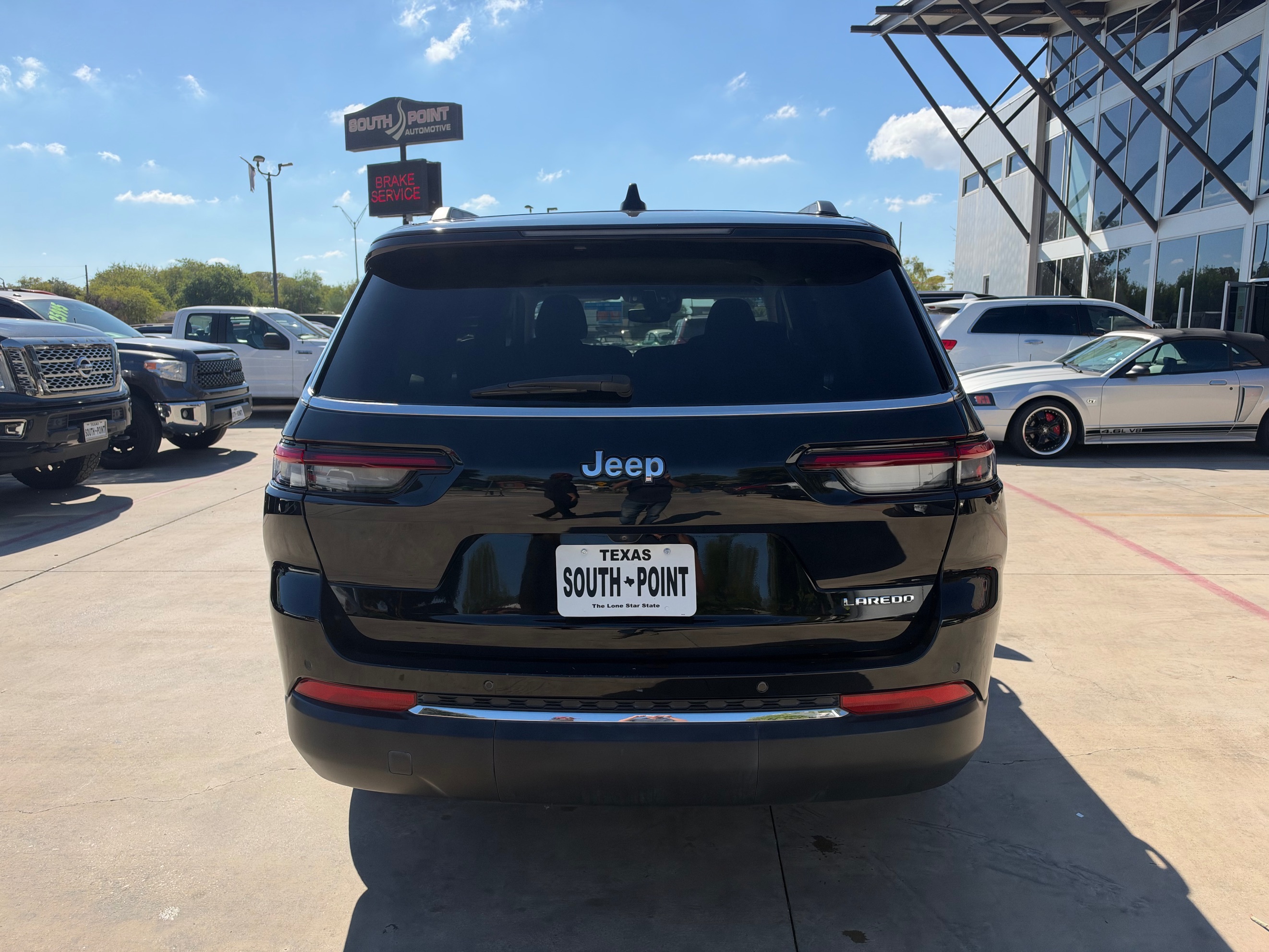 Photo 5 of this Jeep Grand Cherokee L
