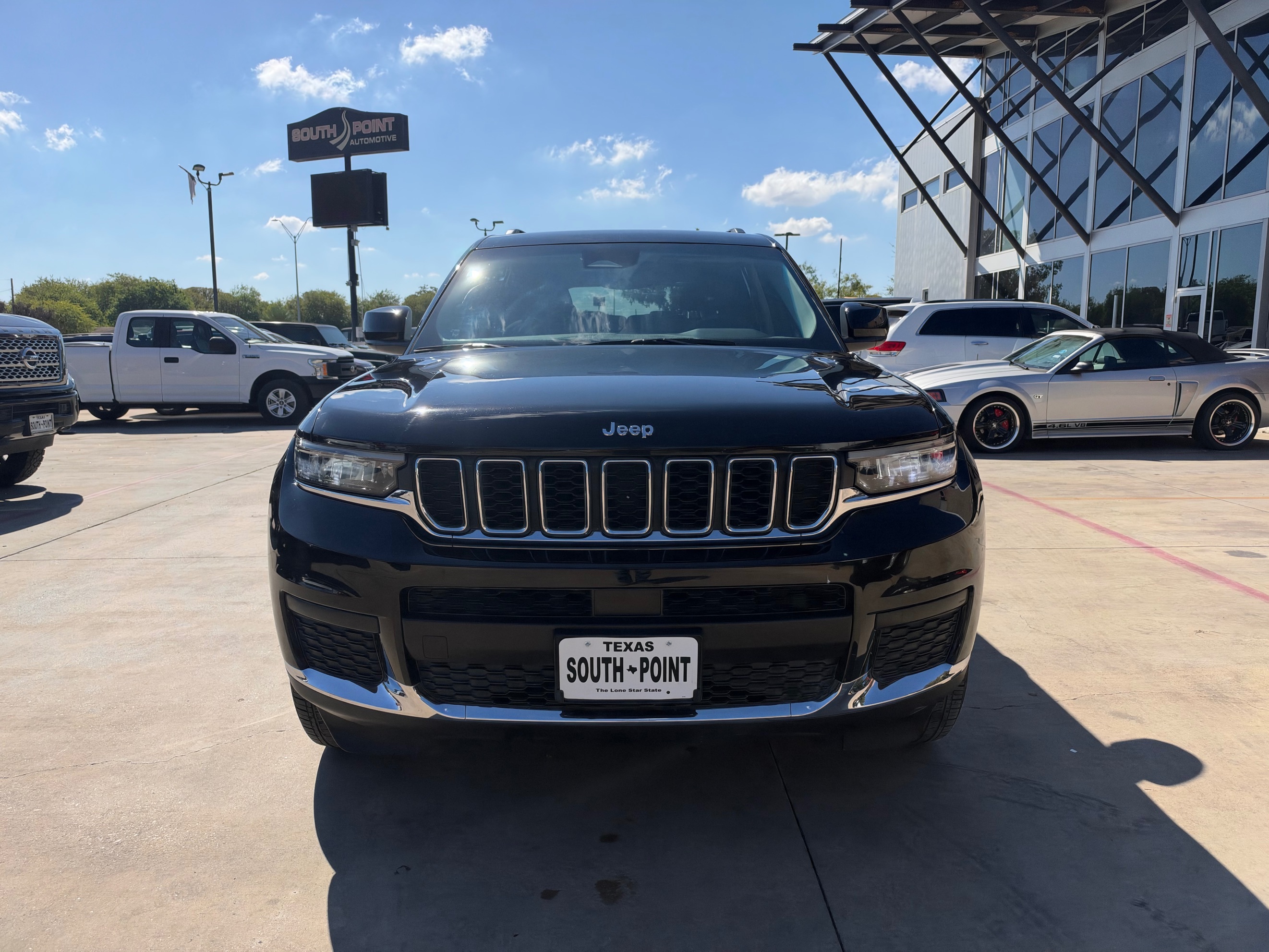 Photo 2 of this Jeep Grand Cherokee L