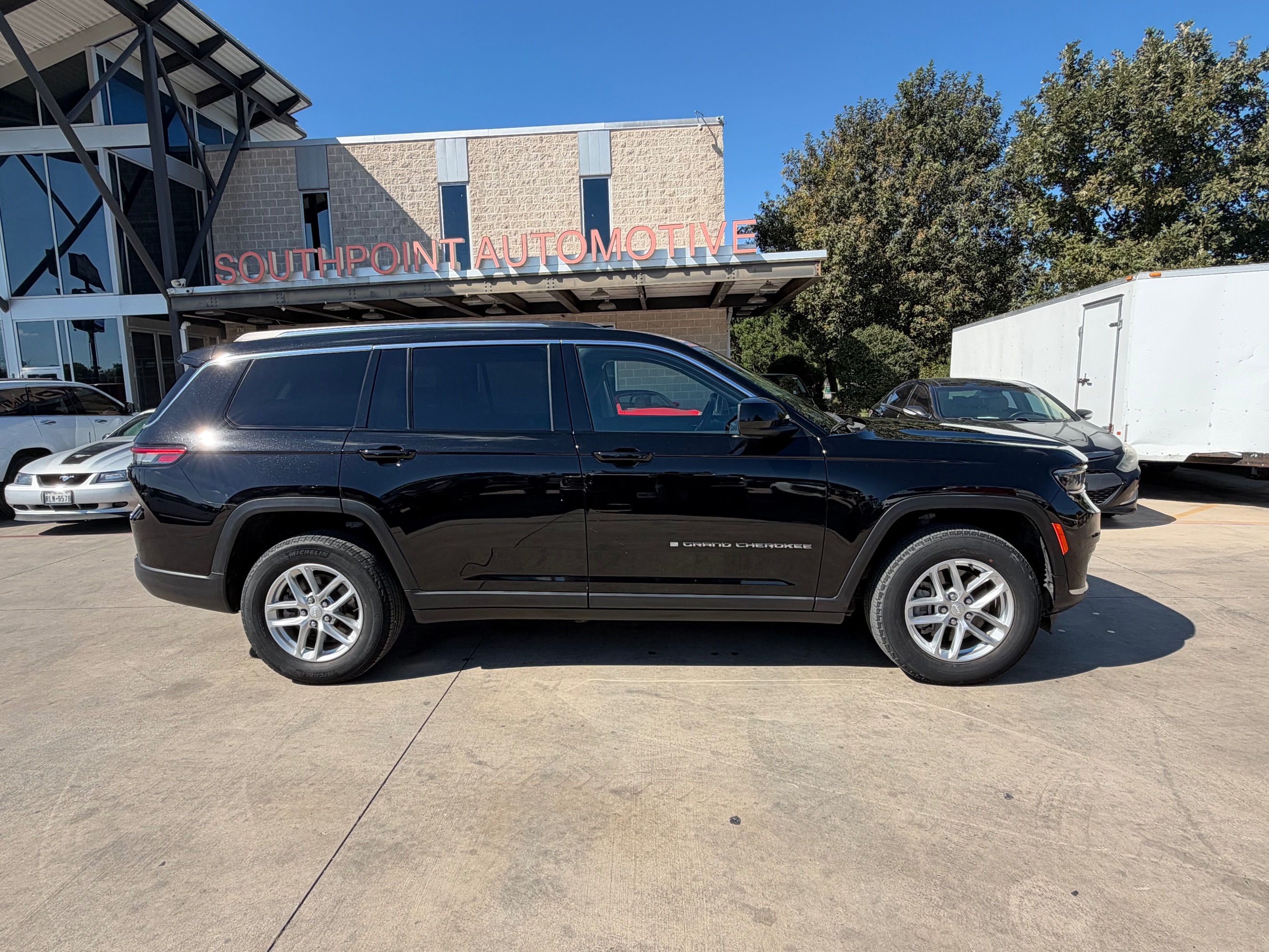 Photo 7 of this Jeep Grand Cherokee L