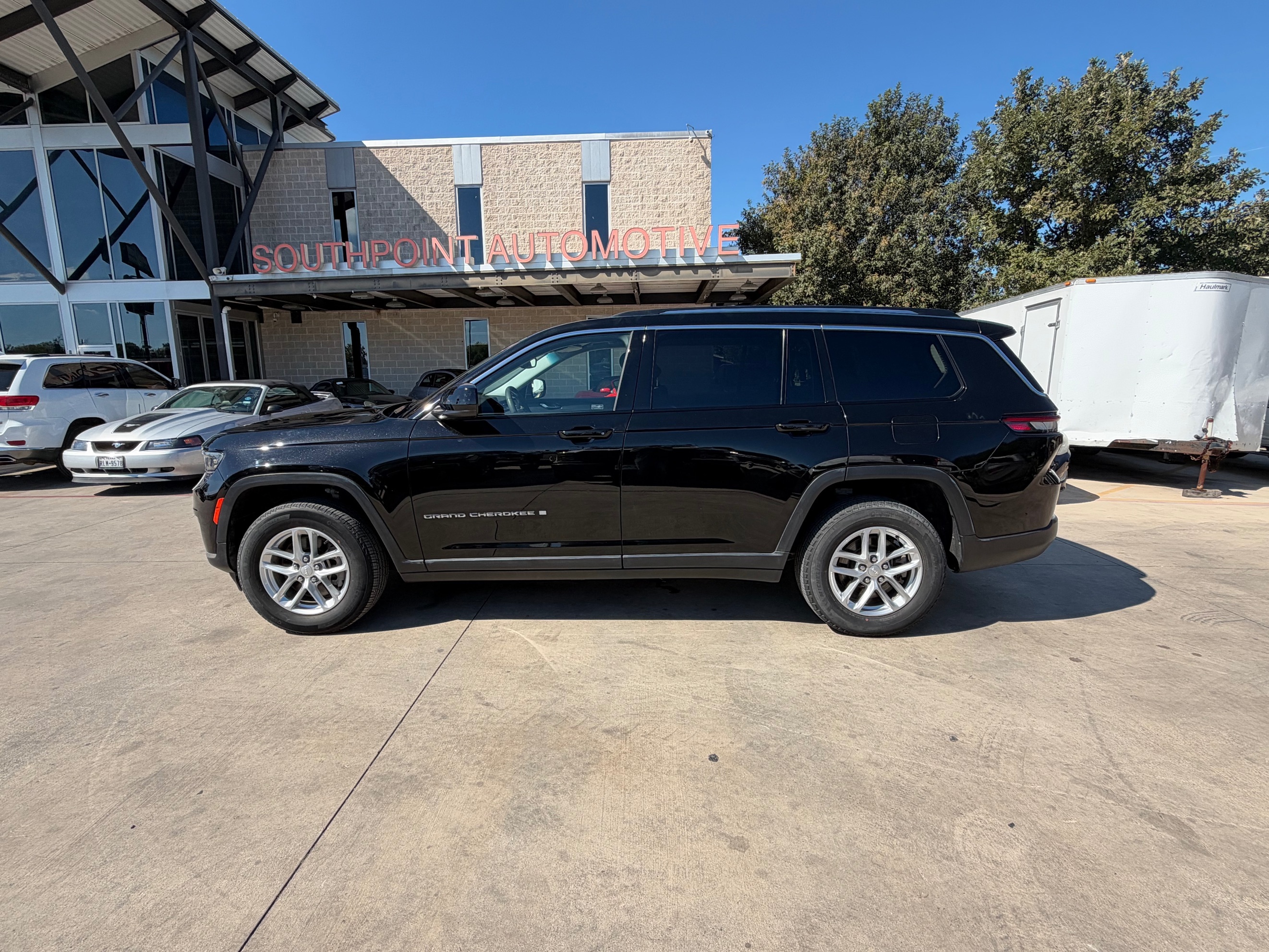 Photo 8 of this Jeep Grand Cherokee L