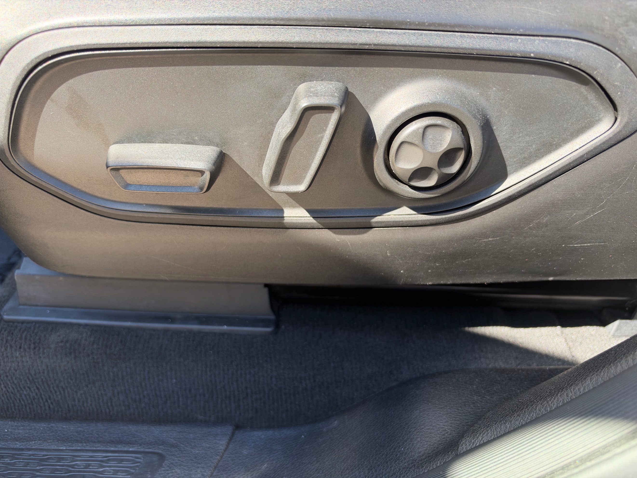 Photo 14 of this Jeep Grand Cherokee L