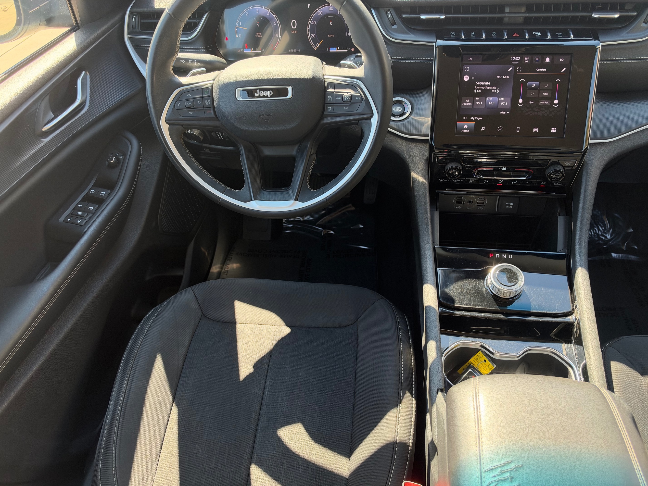 Photo 25 of this Jeep Grand Cherokee L