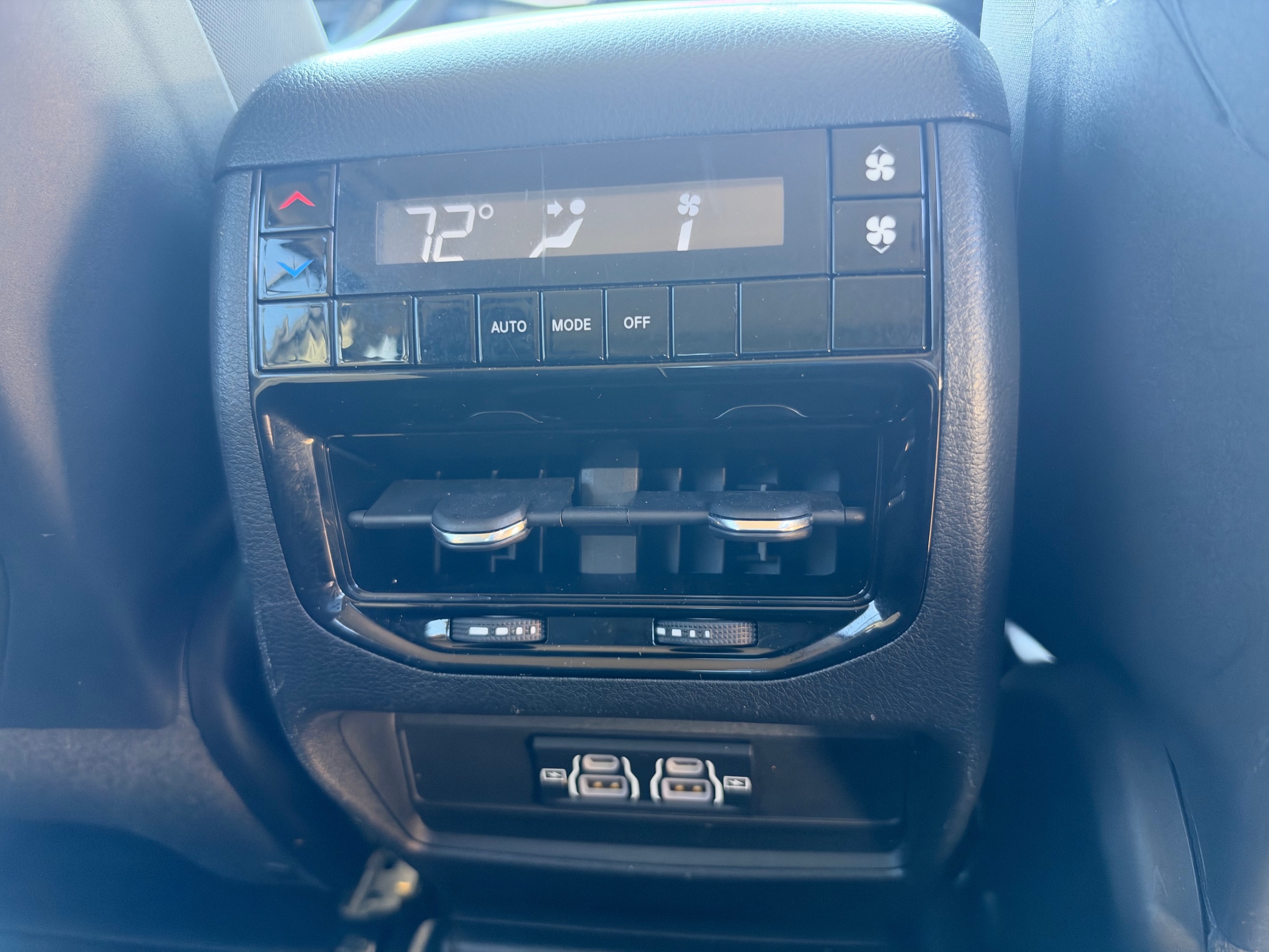 Photo 30 of this Jeep Grand Cherokee L