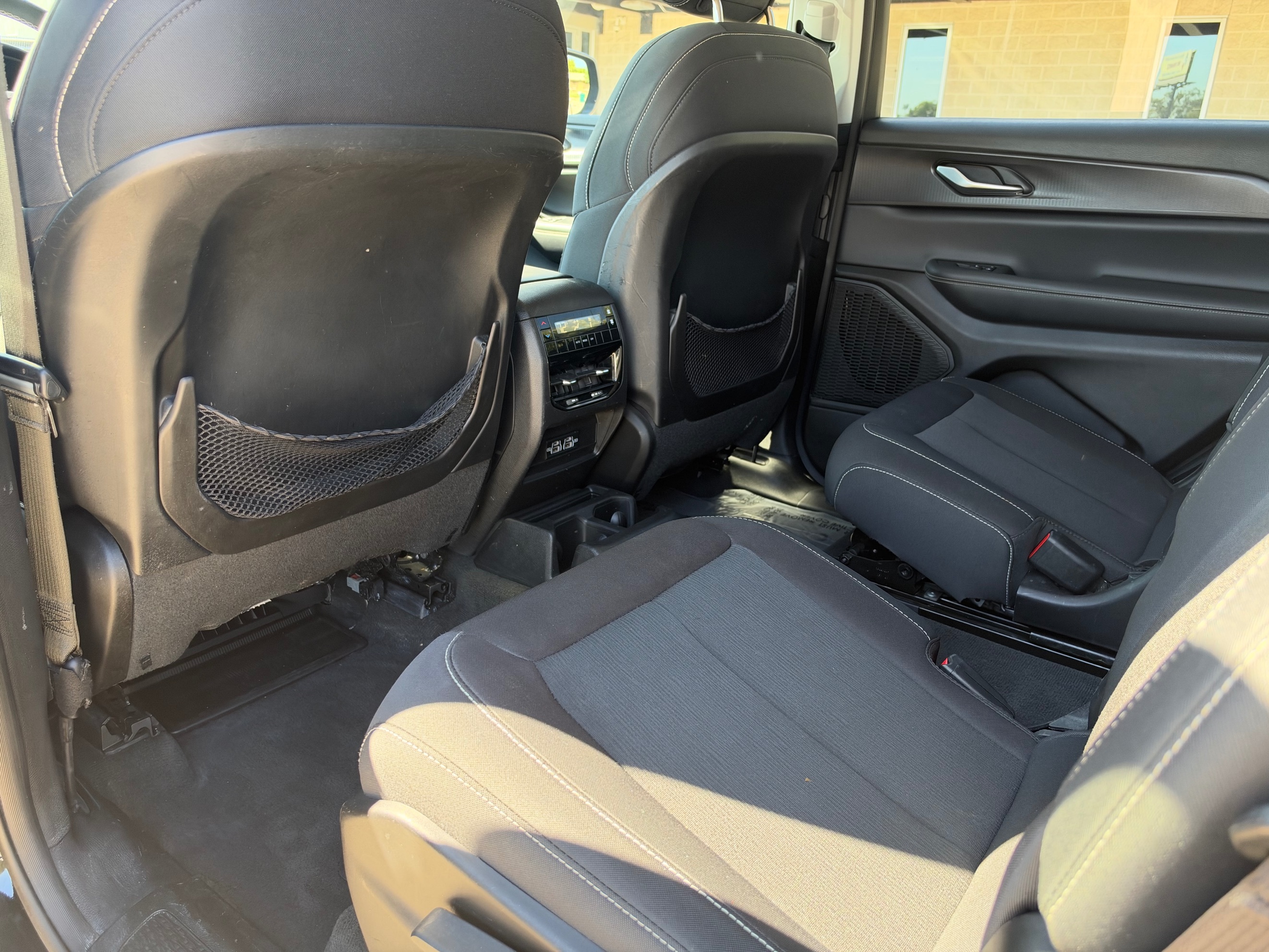 Photo 32 of this Jeep Grand Cherokee L
