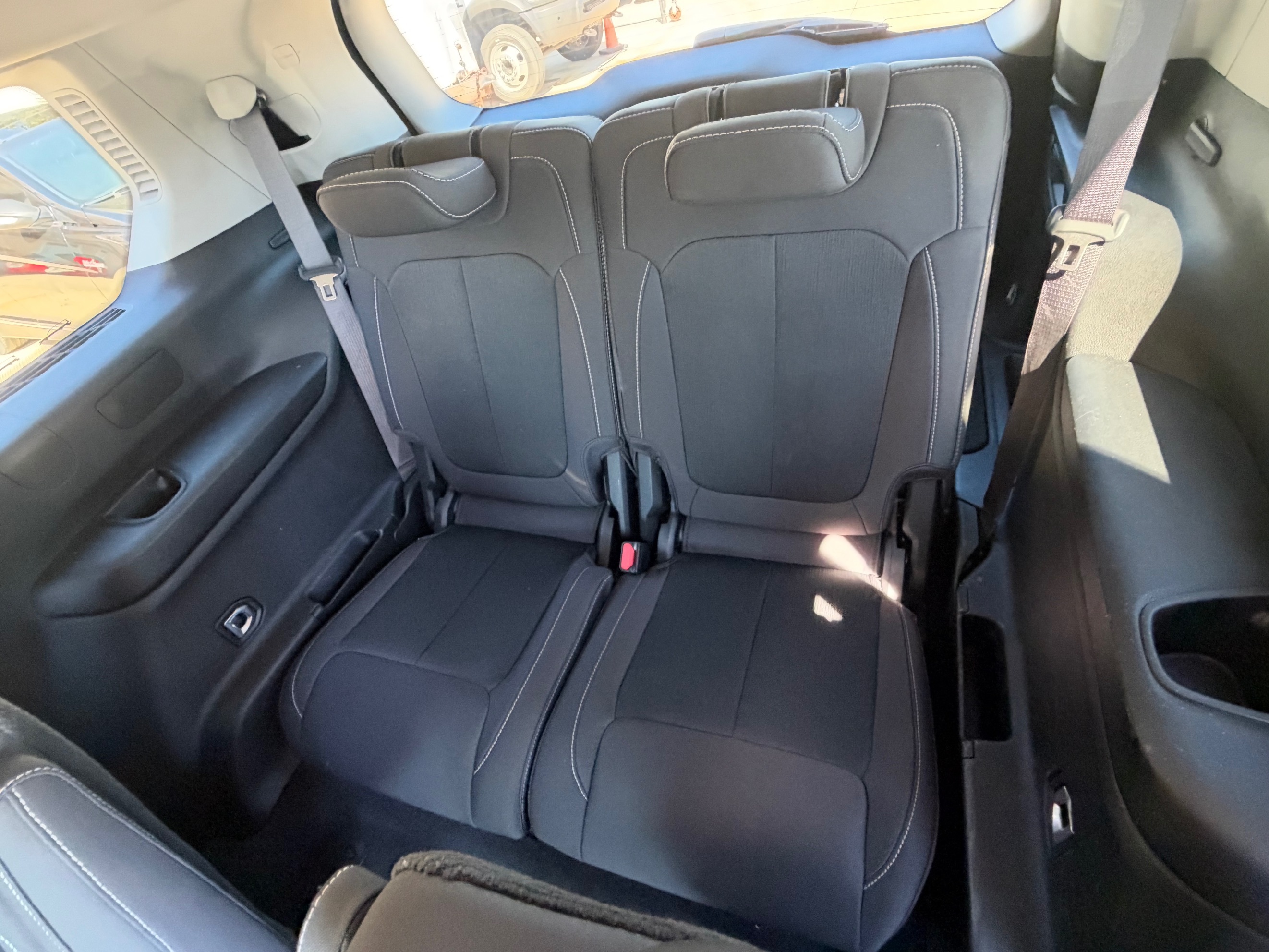 Photo 34 of this Jeep Grand Cherokee L