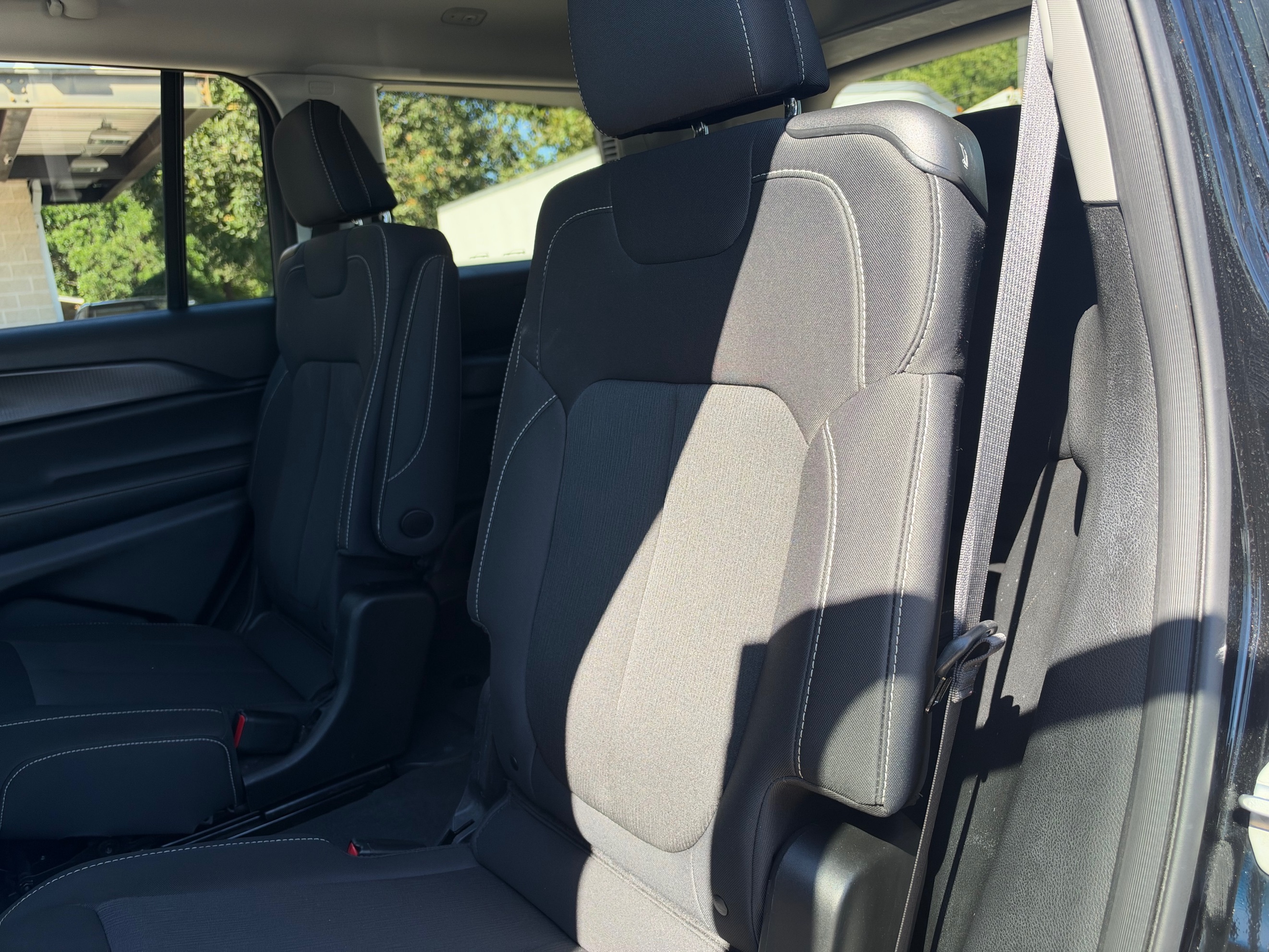 Photo 33 of this Jeep Grand Cherokee L