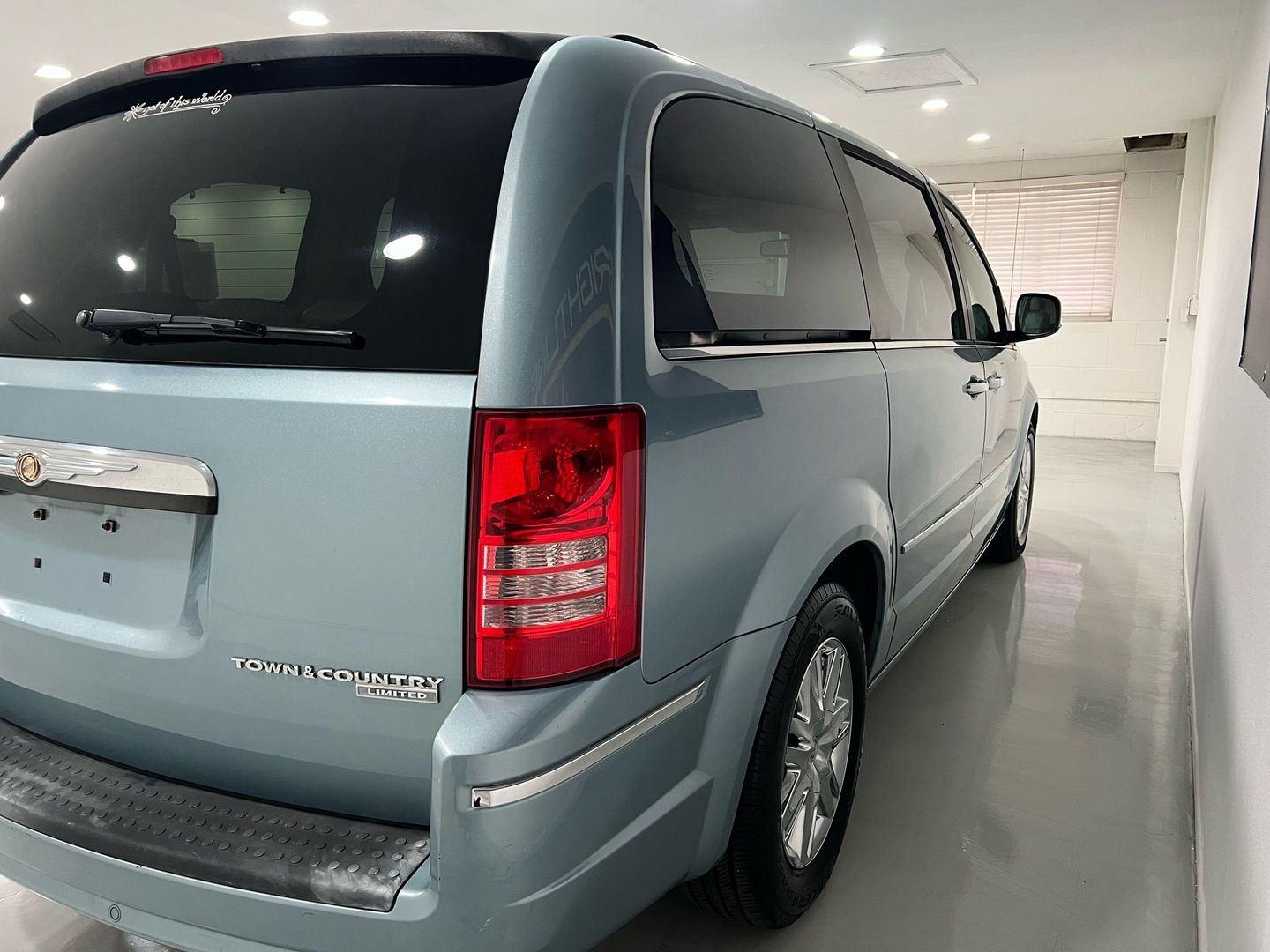 Sold 2010 Chrysler Town & Country Limited in Norco